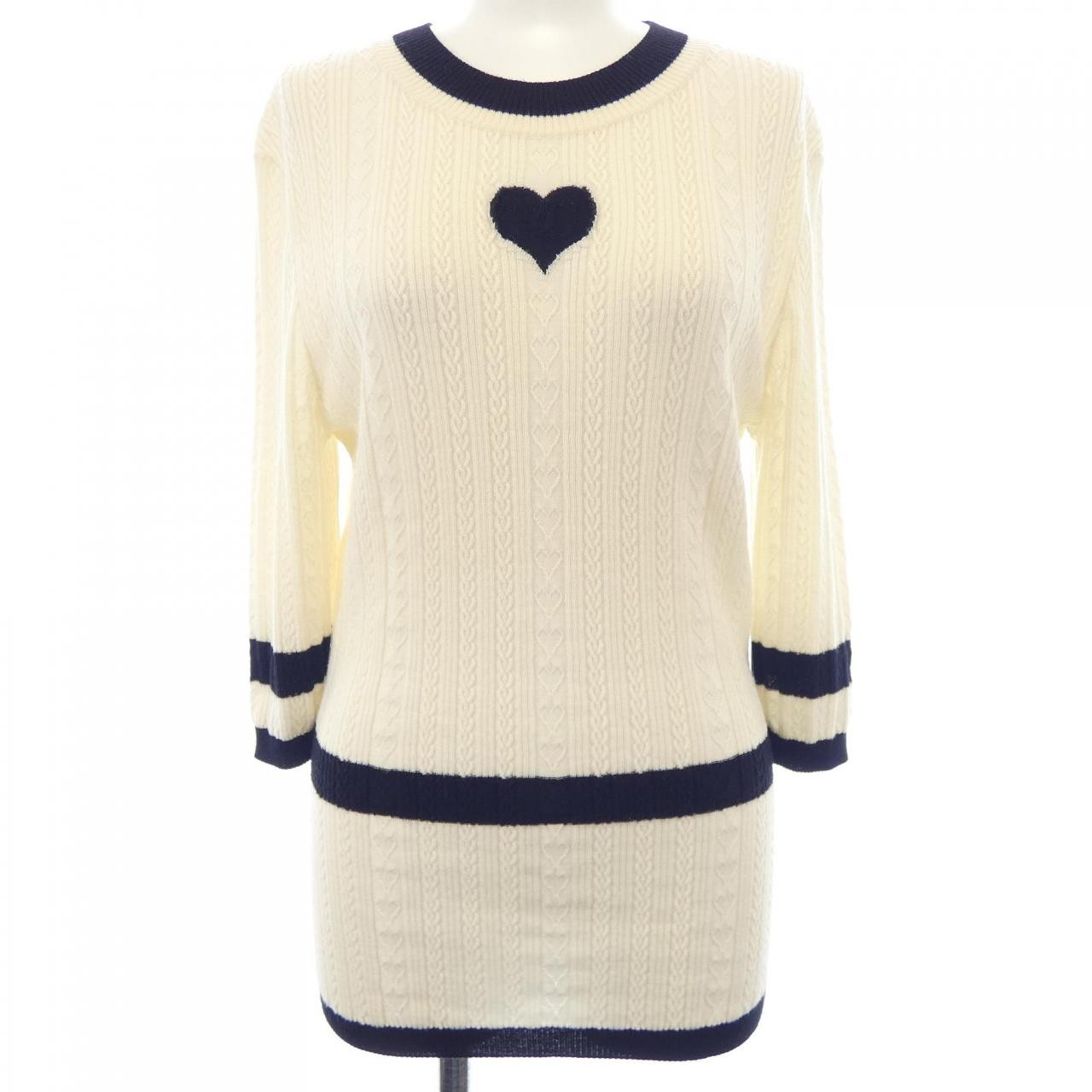 Authentic CHANEL knitwear #270-004-142-9881