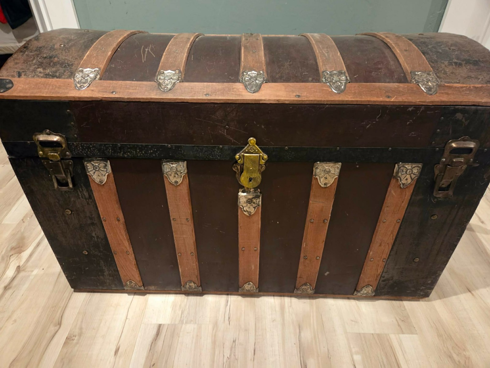 Vintage Steamer Trunk-- L40" W21' H25"