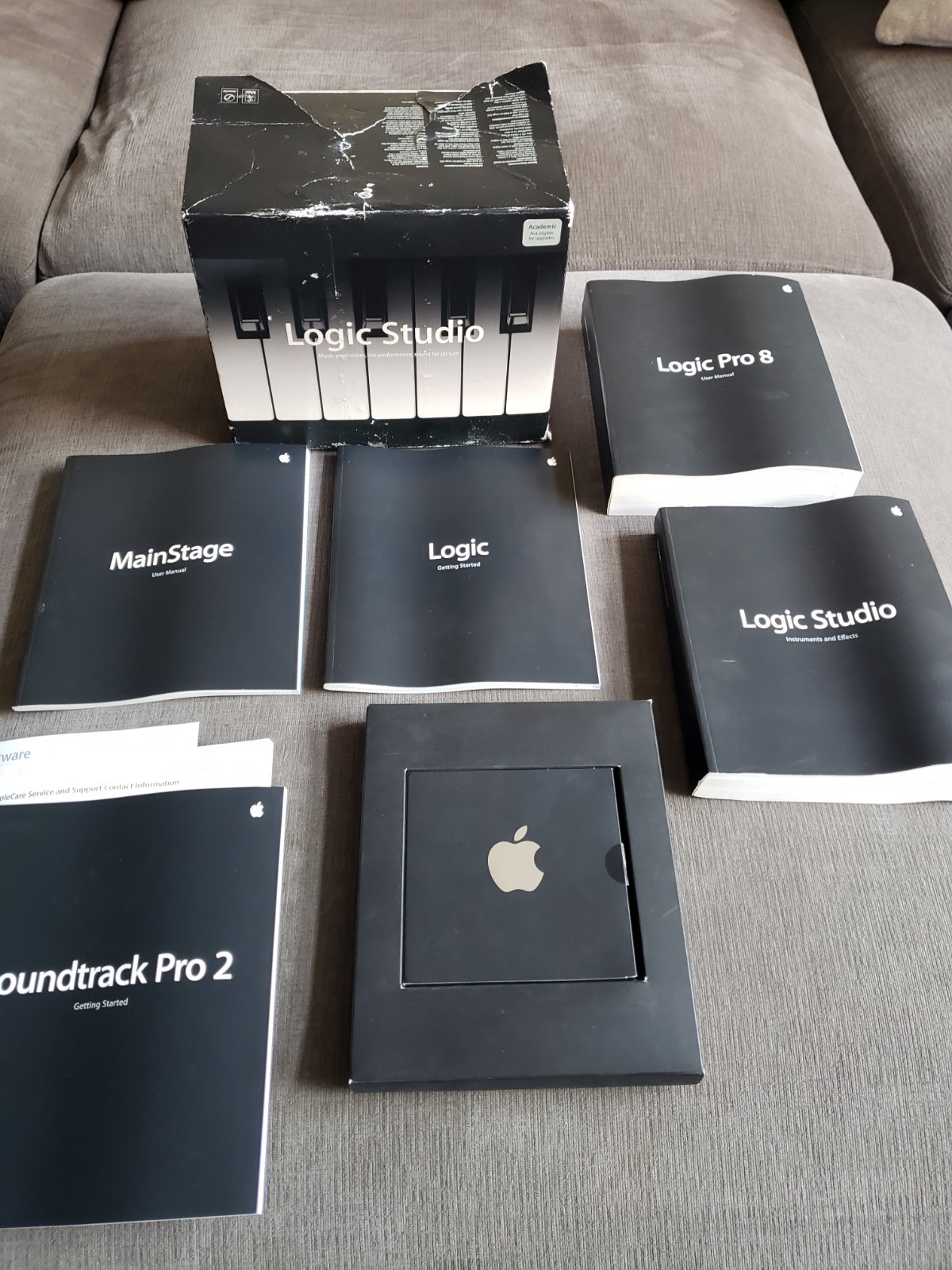 Apple Logic Studio Logic Pro 8 Disks Manuals Vintage Software 2007 - Damaged Box