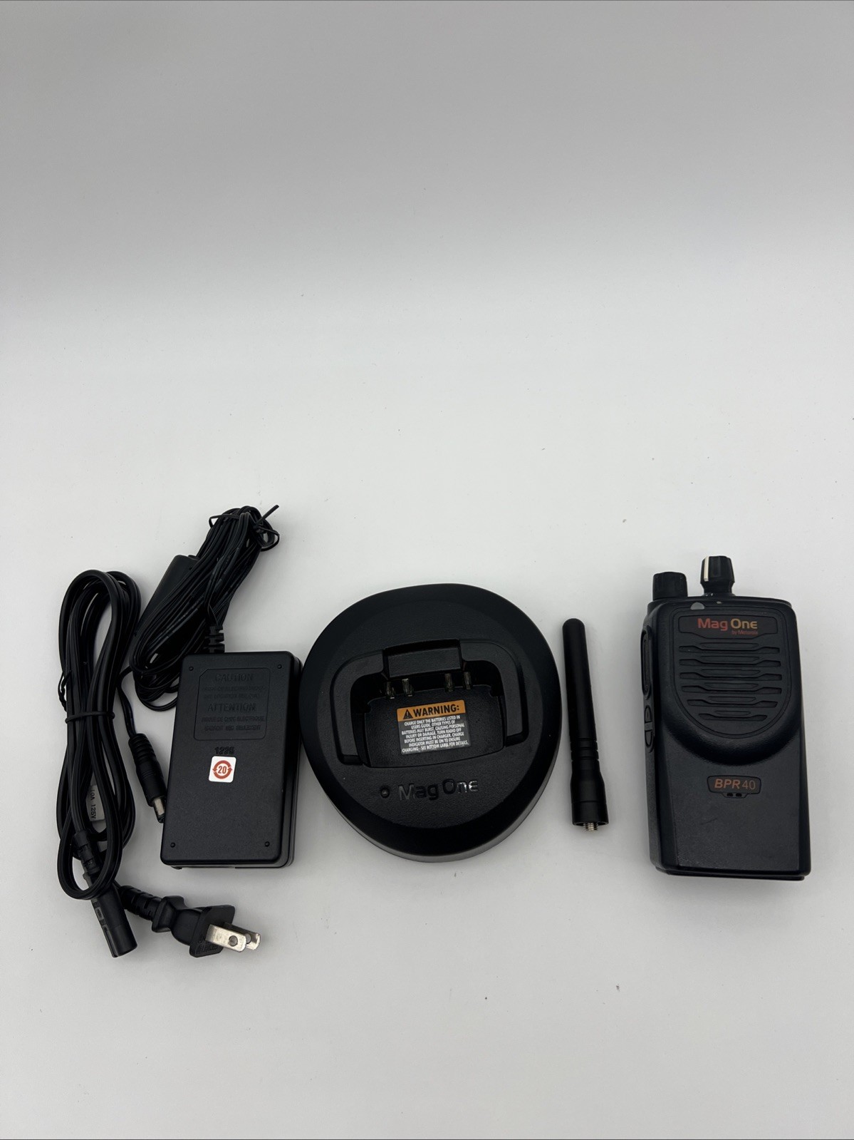 Motorola MagOne BPR40 VHF 150-174 Mhz 5 watt8 ch AAH84KDS8AA1AN