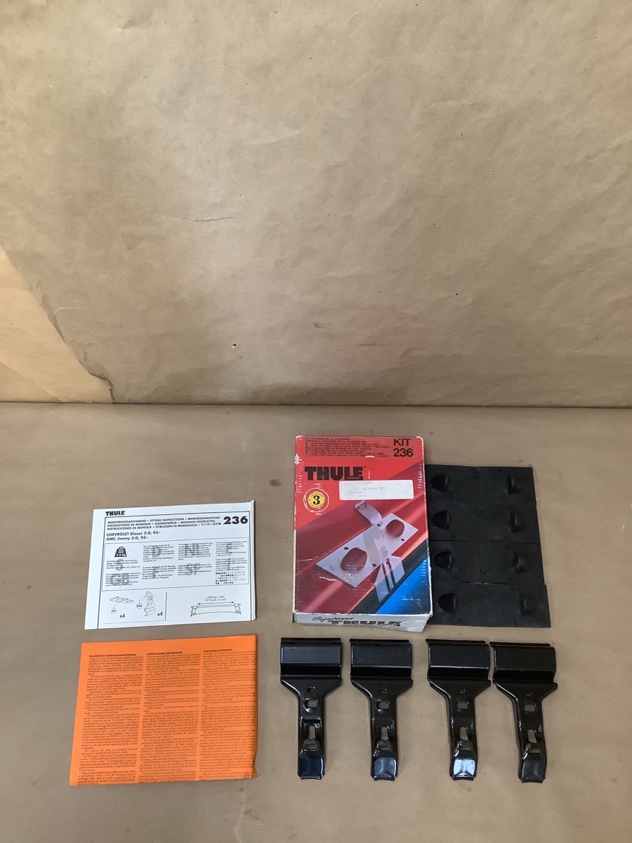 RACK ACCESSORIES VEHICLES THULE KIT 236, #NA; THULE MEDIUM SIZE FITT (199916-18)