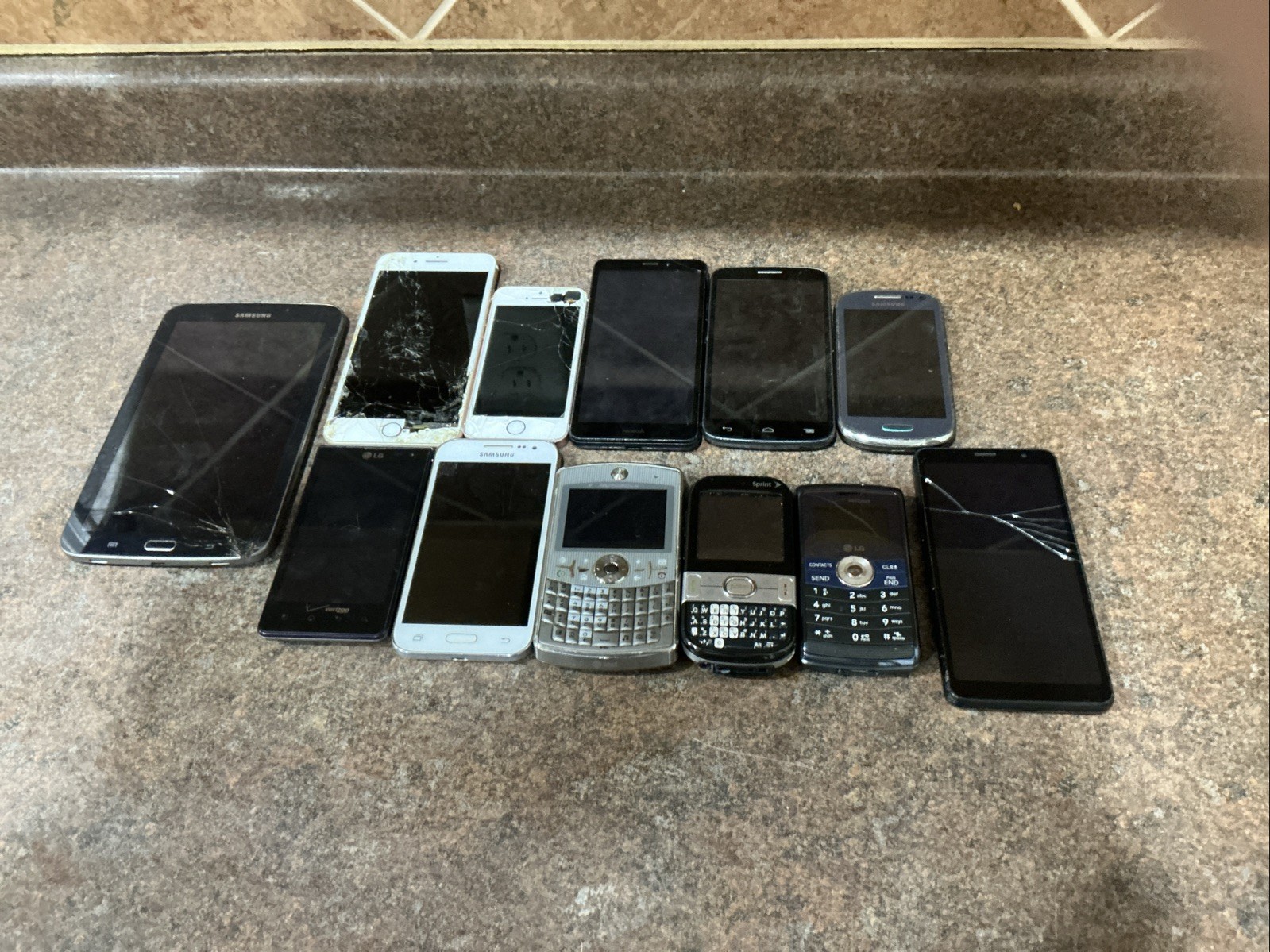 Lot Of Electronics Samsung! LG! Apple! Nokia!