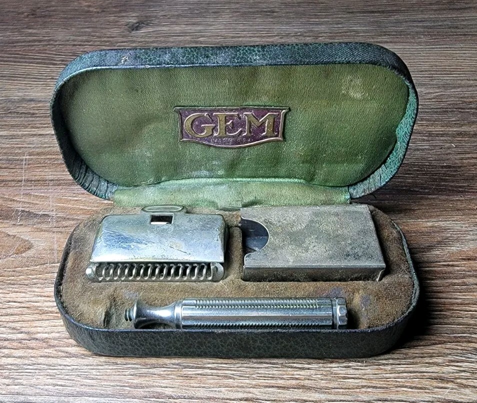 Vintage GEM Safety Razor w/Case Silver Tone Green Case