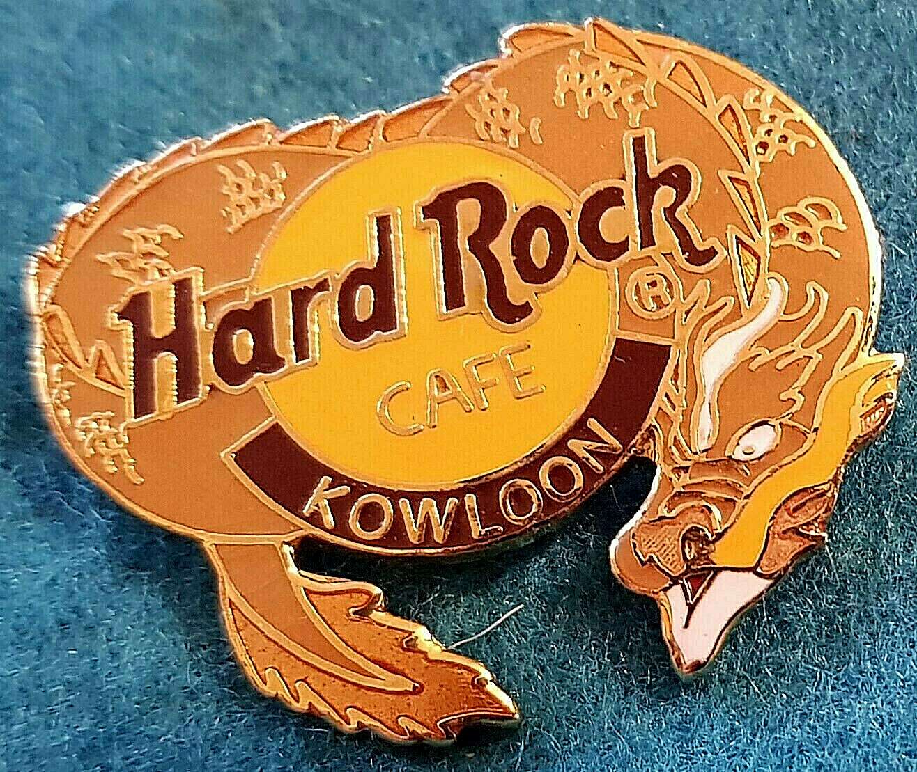 KOWLOON CHINA GOLDEN DRAGON LOGO MUSTACHE HEAD LOWERED RIGHT Hard Rock Cafe PIN