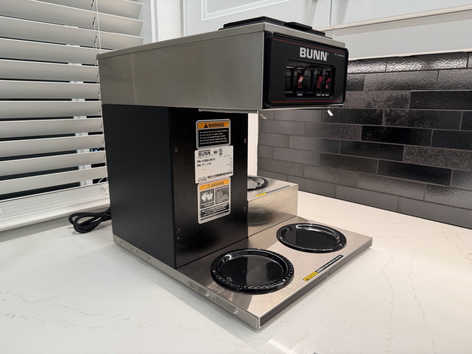 Bunn VP17-3, Low Profile Pourover Coffee Brewer with 3 Warmers (PN:13300.0013)