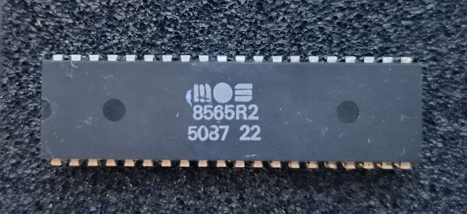 MOS 8565R2 VIC-II Video Chip – Commodore 64 C64 – Tested / Vintage IC