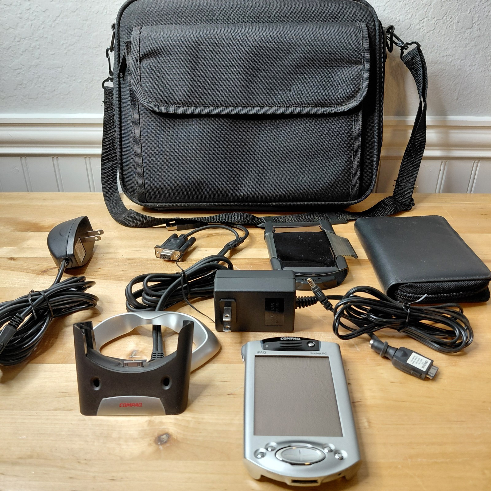 Compaq iPaq 3835 H3800 Agency Series PE2030 Pocket PC PDA Bundle