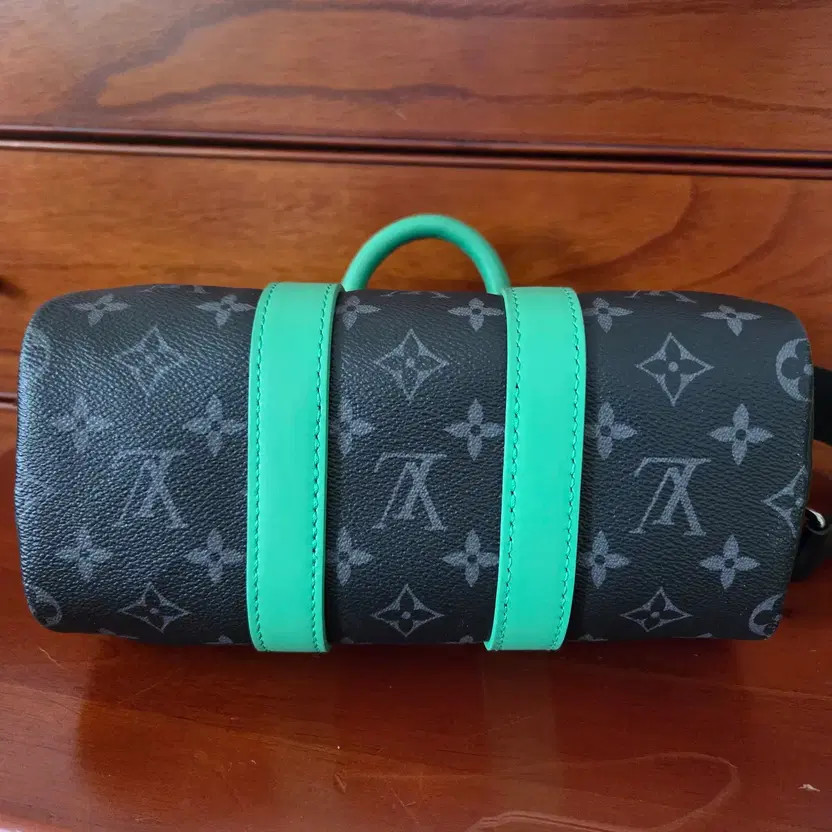 Louis Vuitton Keepall 25 - Brand New, Receipt, Authentic