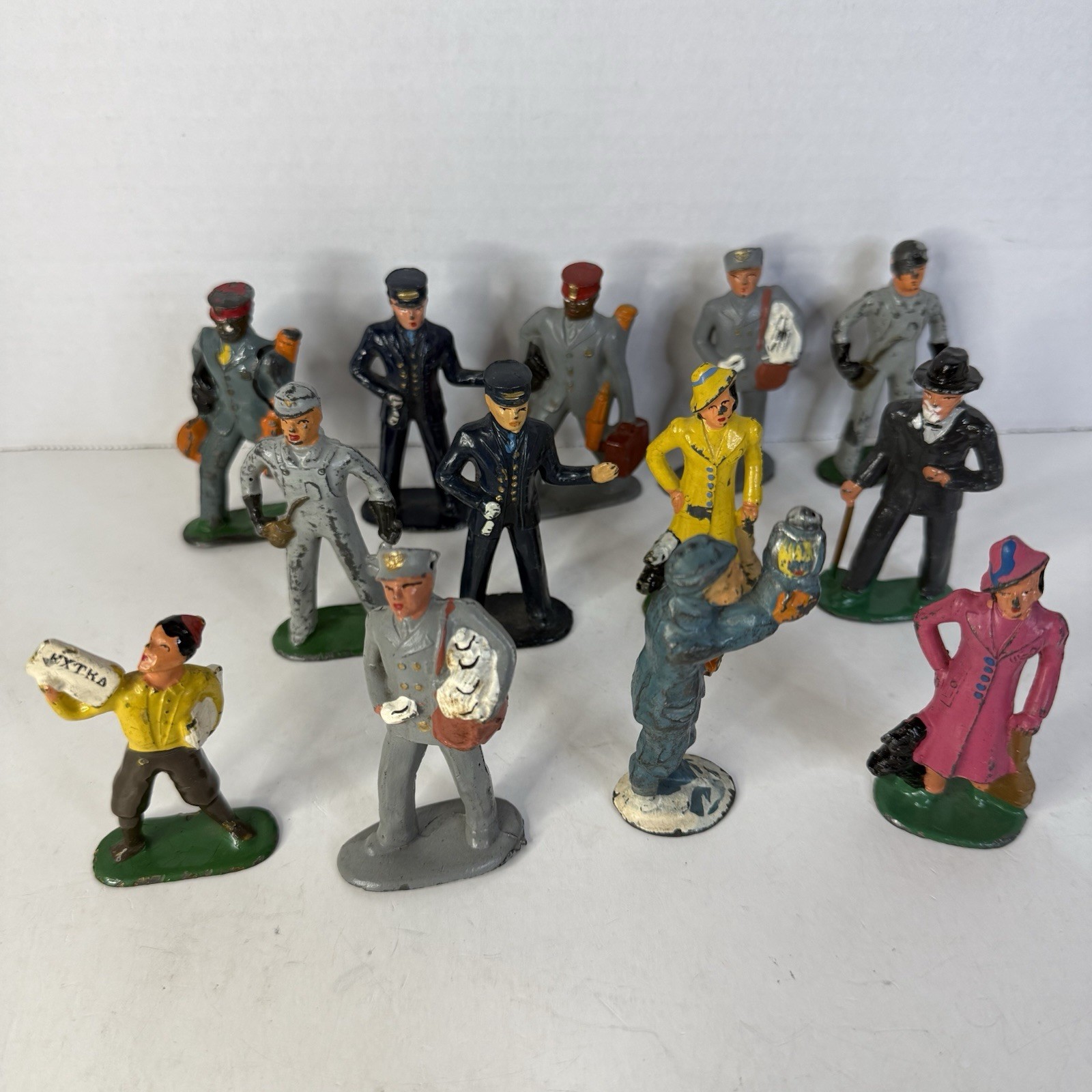 Vintage Barclay,Manoil & Unmarked Workers,Ladies,Paper boy train figures