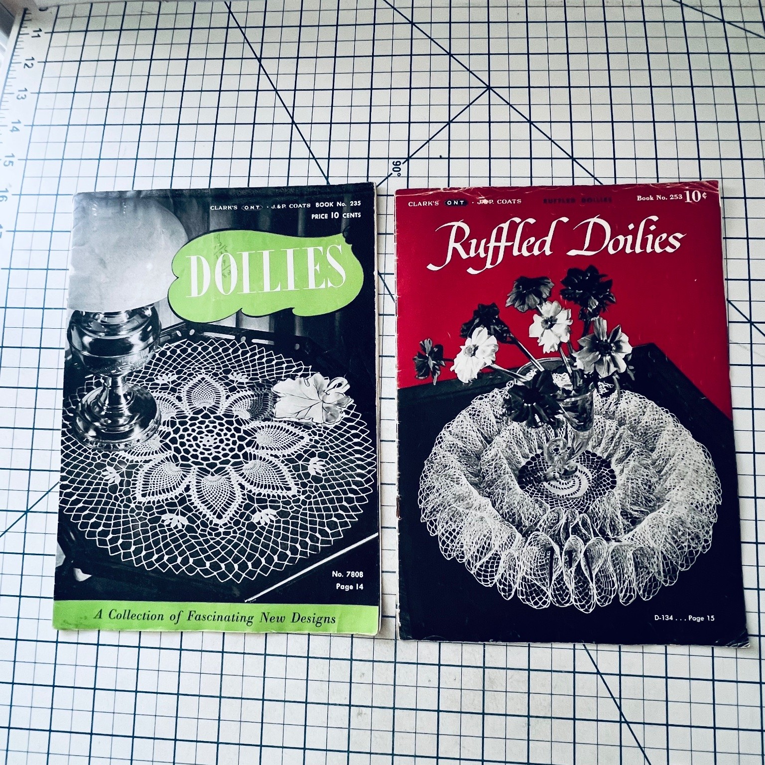 DOLLIES & Ruffled Doilies CLARK'S Coats 335 253 1947 Crochet Design Vintage