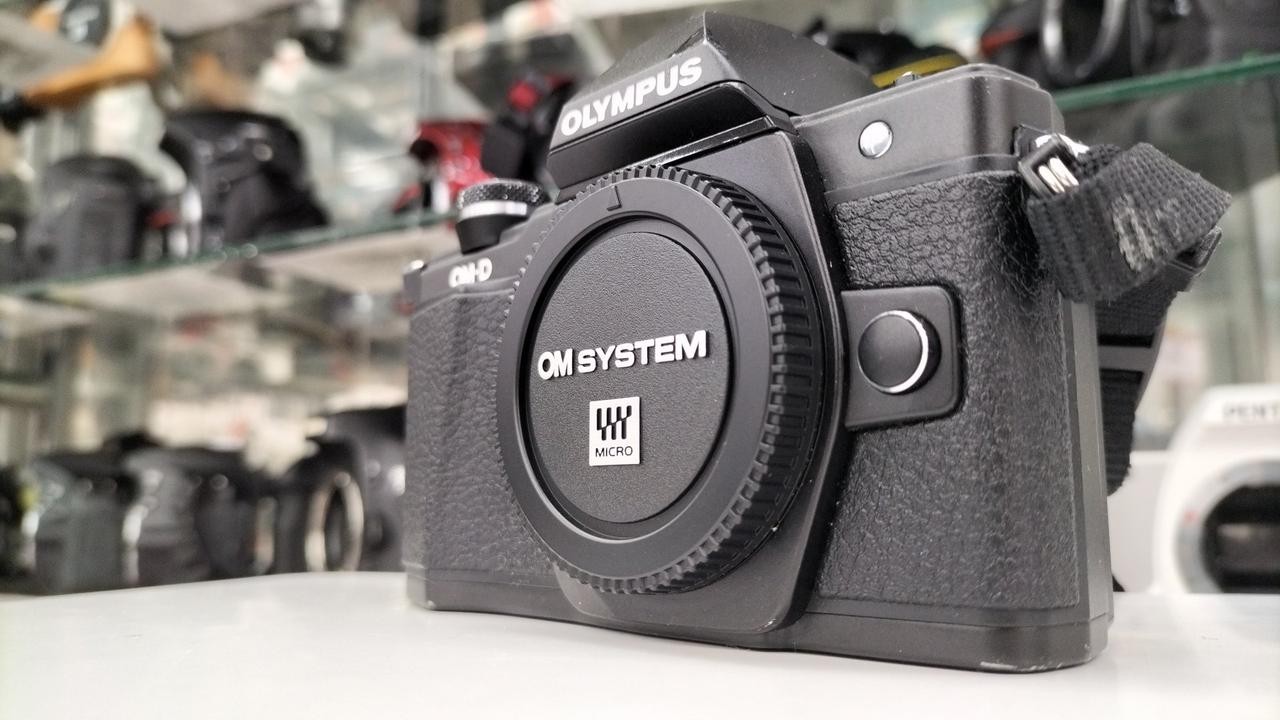 Olympus OM-D E-M10 II Mirrorless Camera Compact 16MP Used From Japan