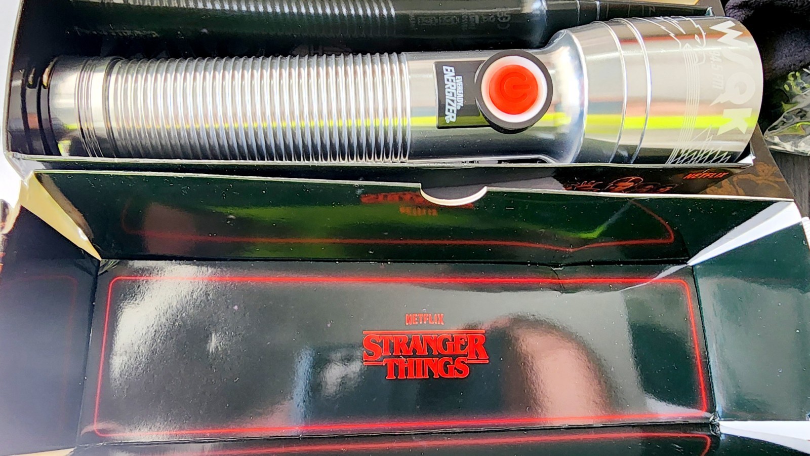 Netflix Stranger Things Energizer Squawk Retro LED Flashlight Collector 