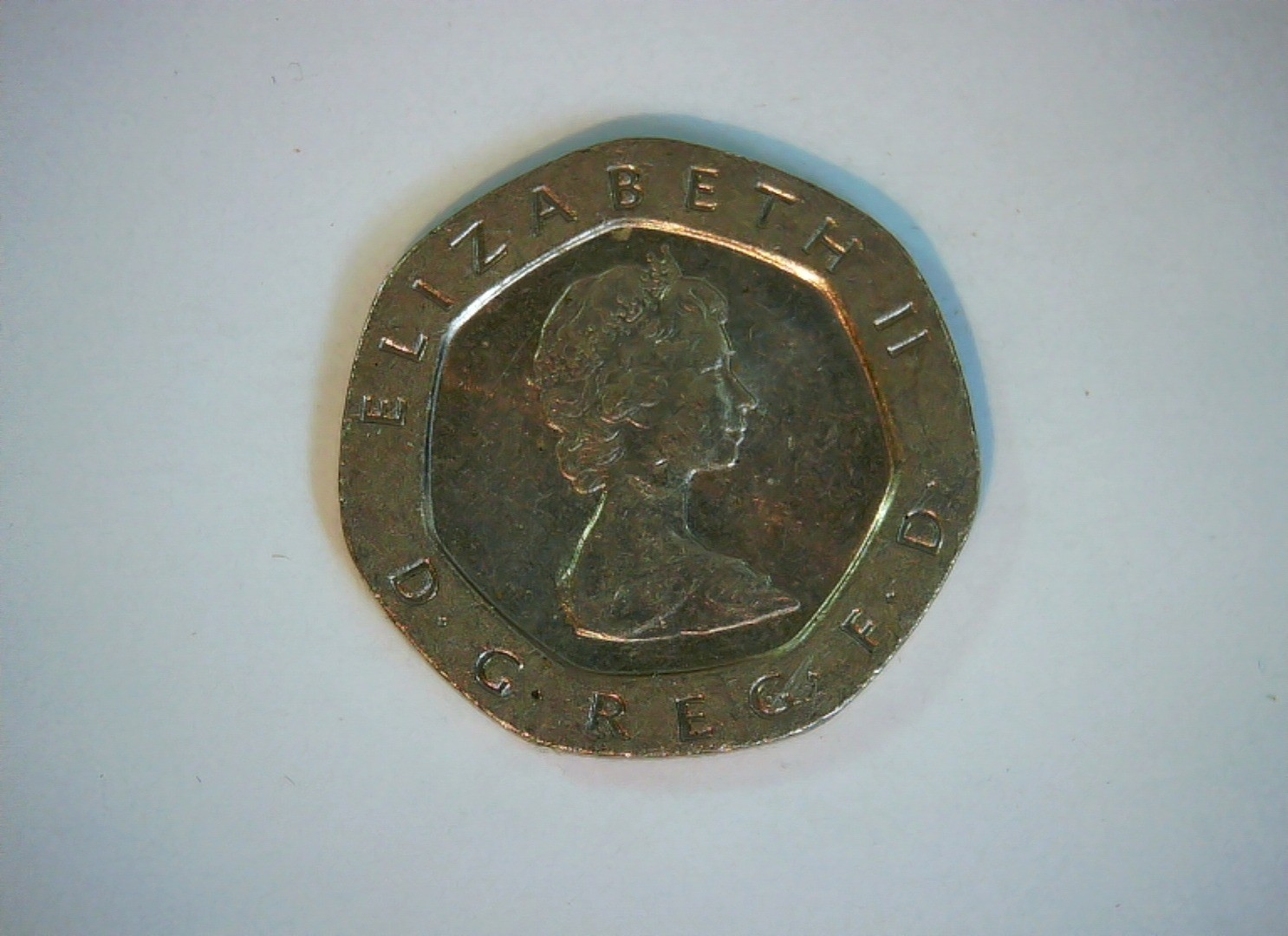 UK 1982 20 p Elizabeth II 20 Pence (Royal Arms / Tudor Rose type) Coin
