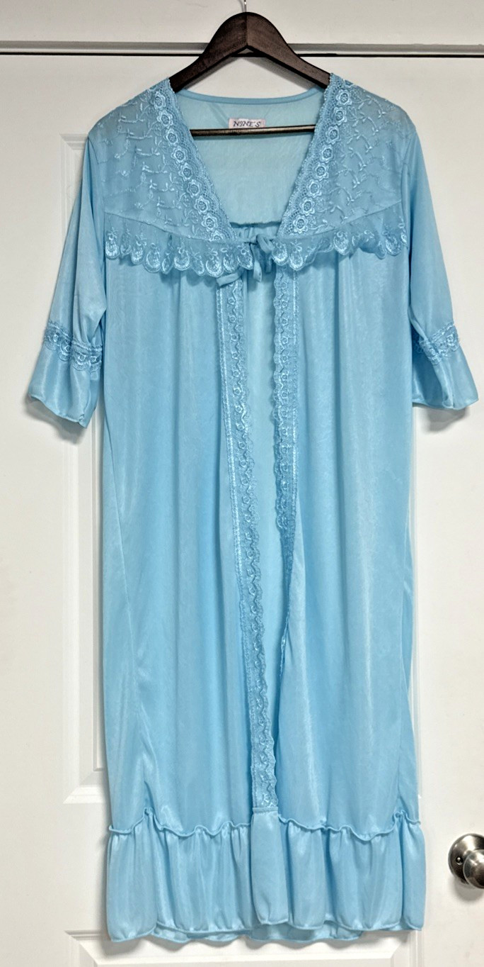 Vintage Womens Bright Aqua Blue Satin Floral Embroided Scalloped Edge Robe XXL