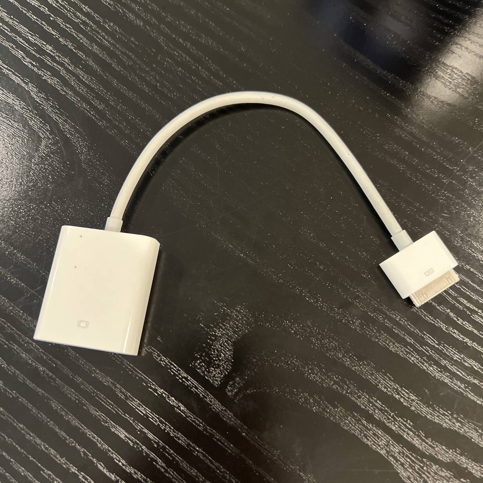 Genuine Apple 30-pin to VGA Adapter Converter Cable A1368 MC552ZM/B