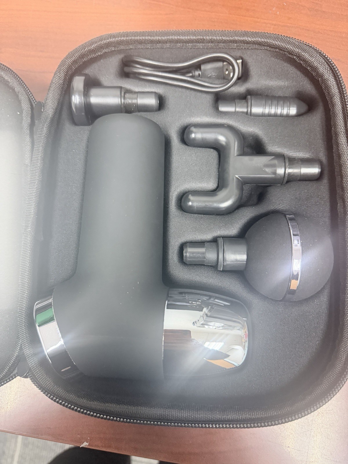 Silver FASCIAL MASSAGER MASSAGE GUN MINI . 4 Heads ZIP Case