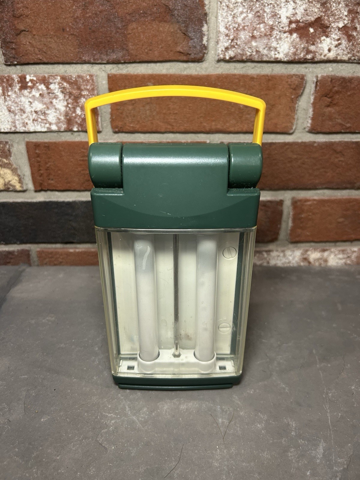 vintage Energizer portable area light Trekker Lantern, Needs New Bulbs