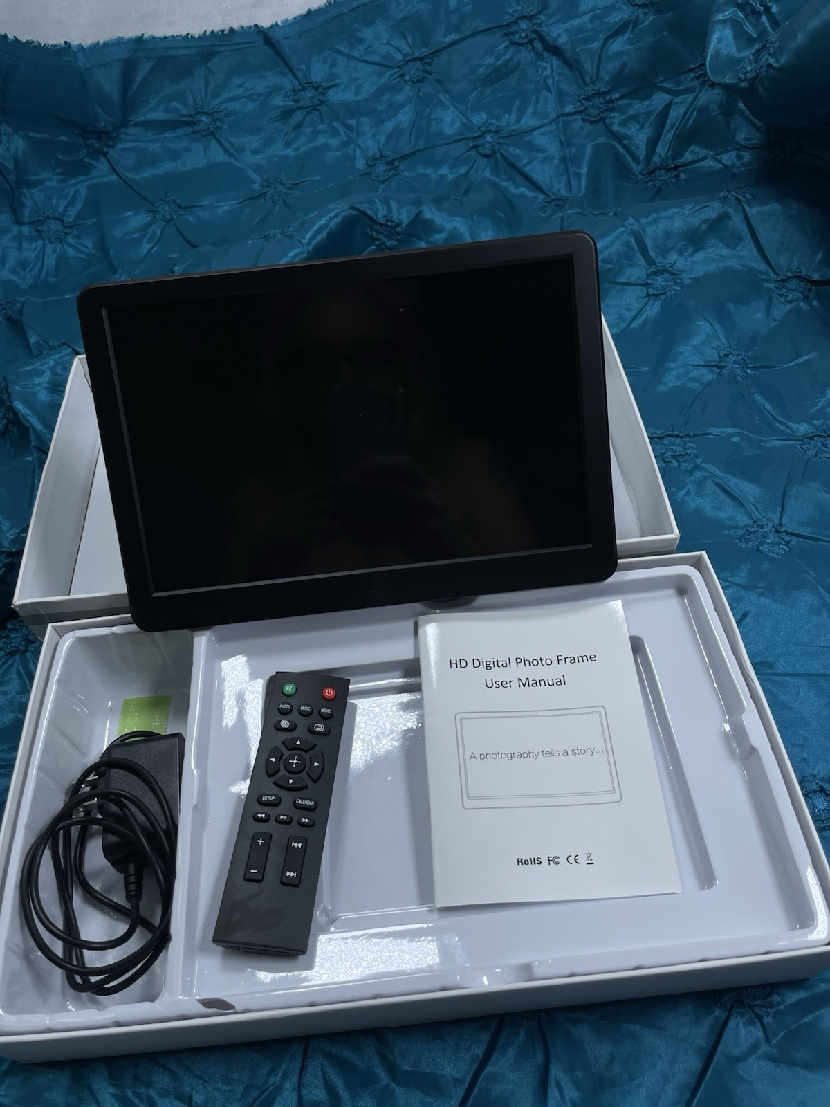 10"HD NIB DigitalPhoto Frame Model P100- Plug & Play