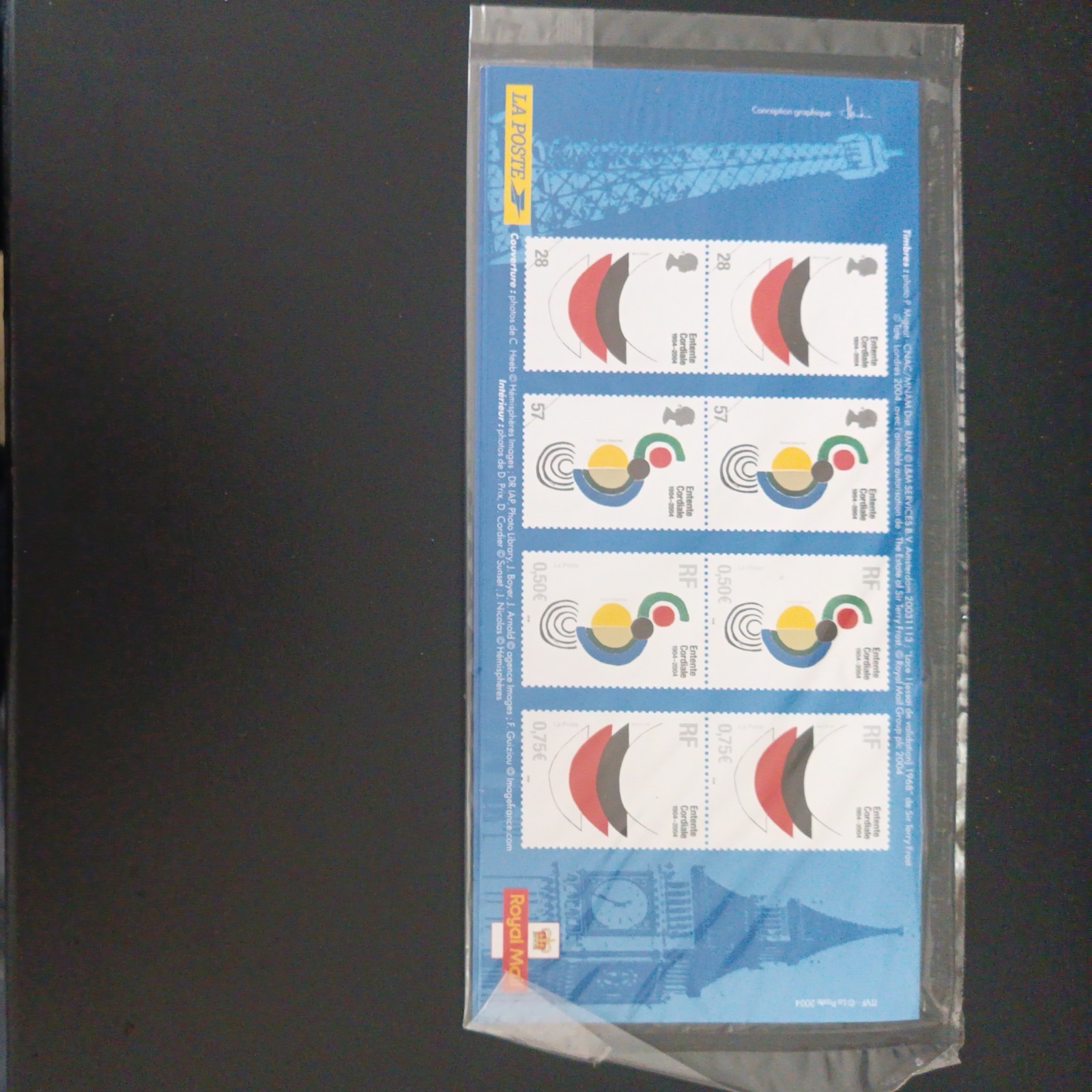 QEII Great Britain 2004 Entente Cordiale Royal Mail/La Poste  Presentation Pack-