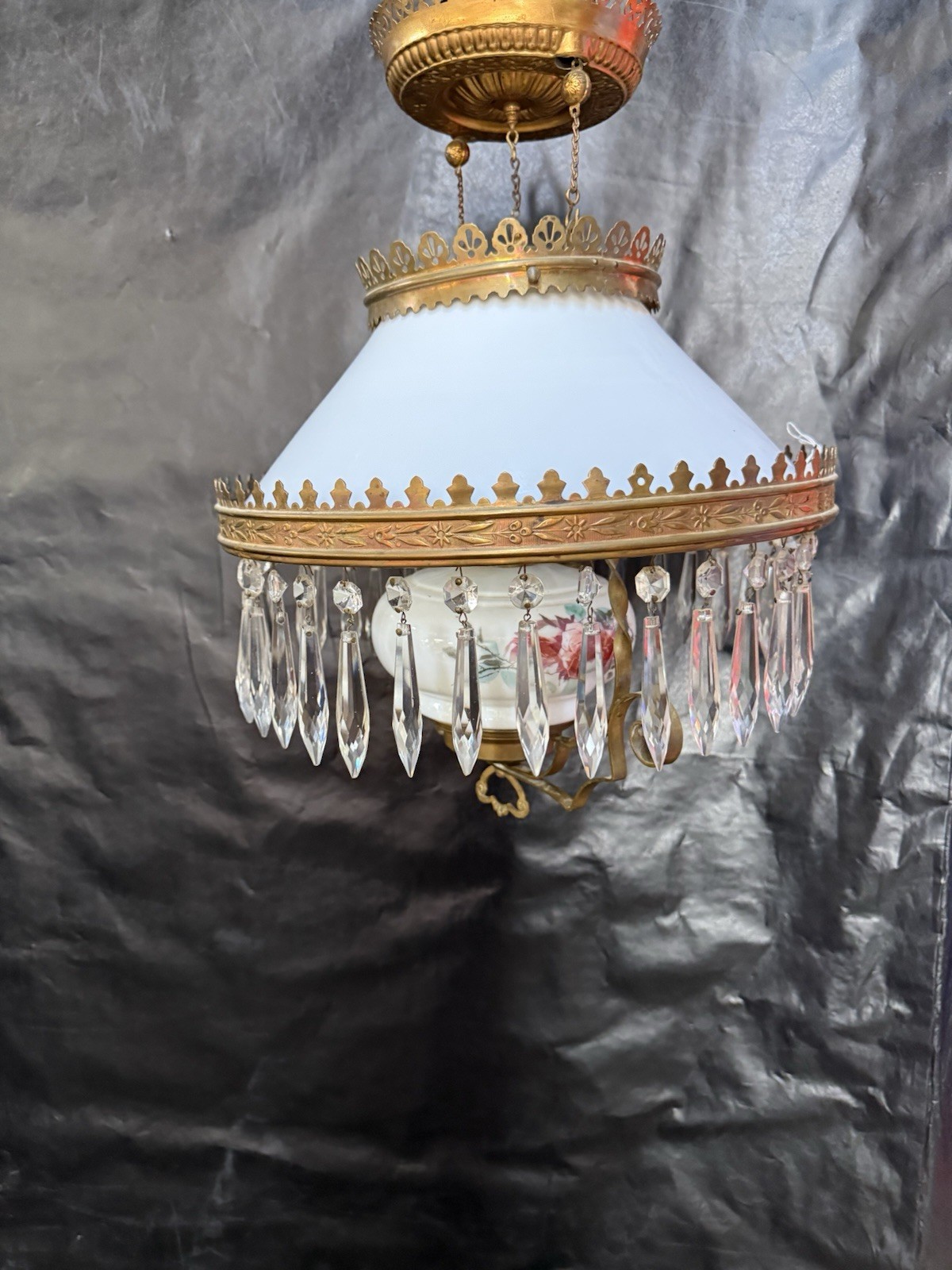 ANTIQUE HAND PAINTED MILK GLASS  BRASS HANGING KEROSENE OIL LAMP CHANDELIER