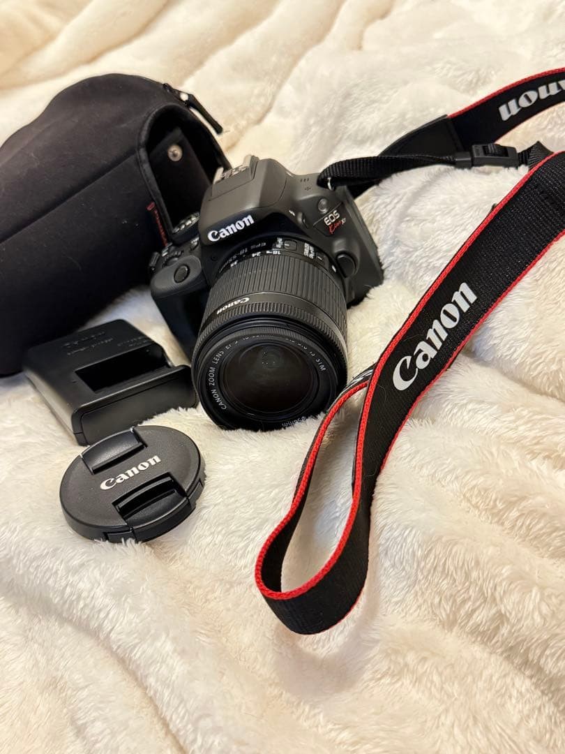 Canon EOS Kiss X7 Double Zoom Kit DSLR Camera Excellent Condition