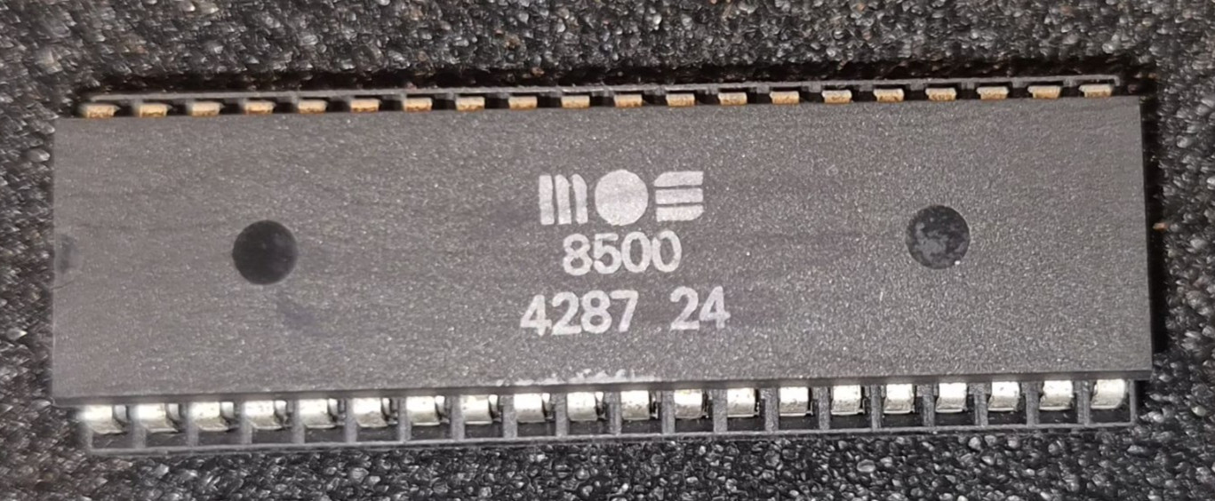 Original MOS 8500 CPU Chip for Commodore 64 – Vintage 8-bit Processor SOCKETED