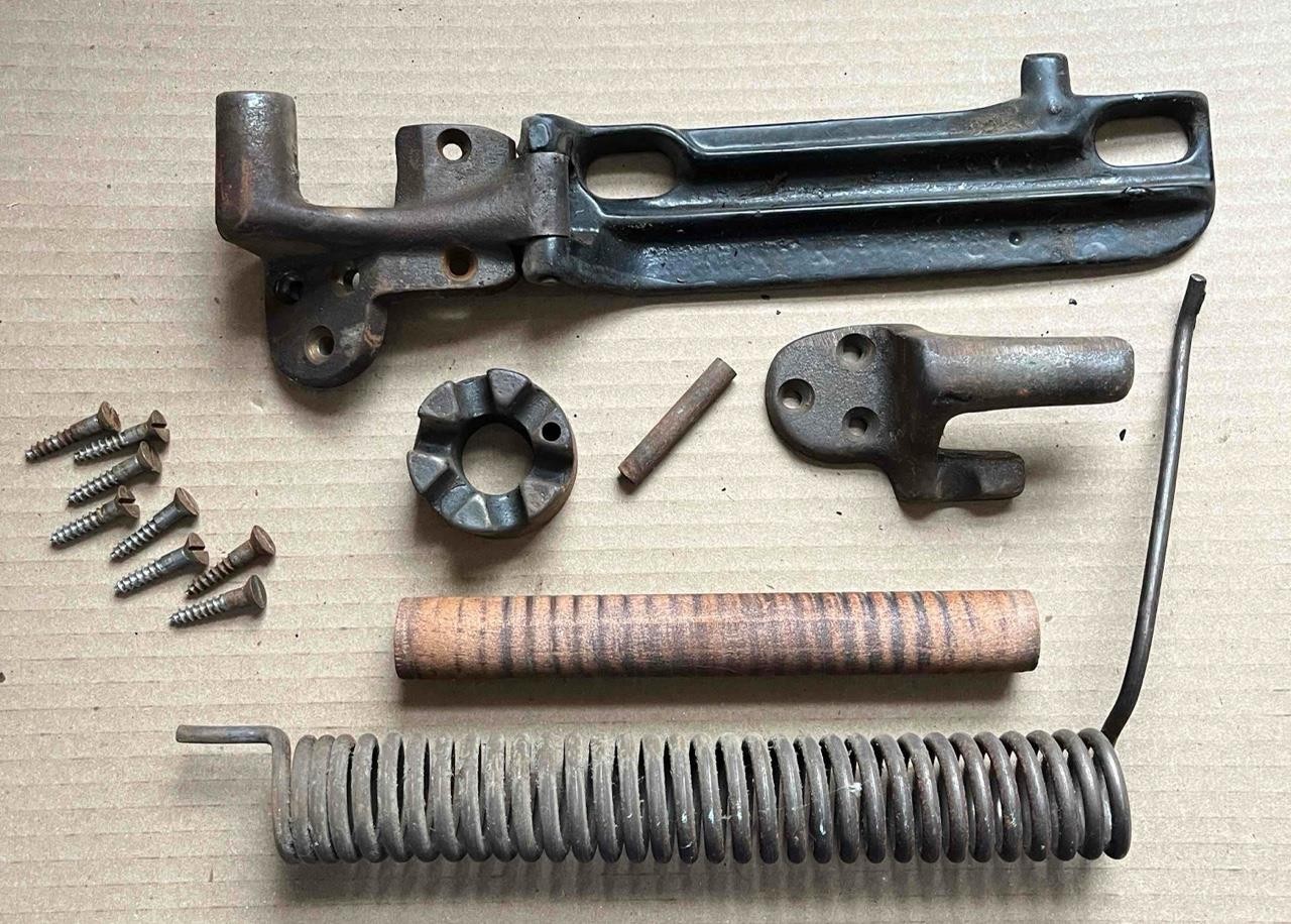 Vintage lot 14 Singer Treadle Sewing Machine Spring Assembly Parts Hardware