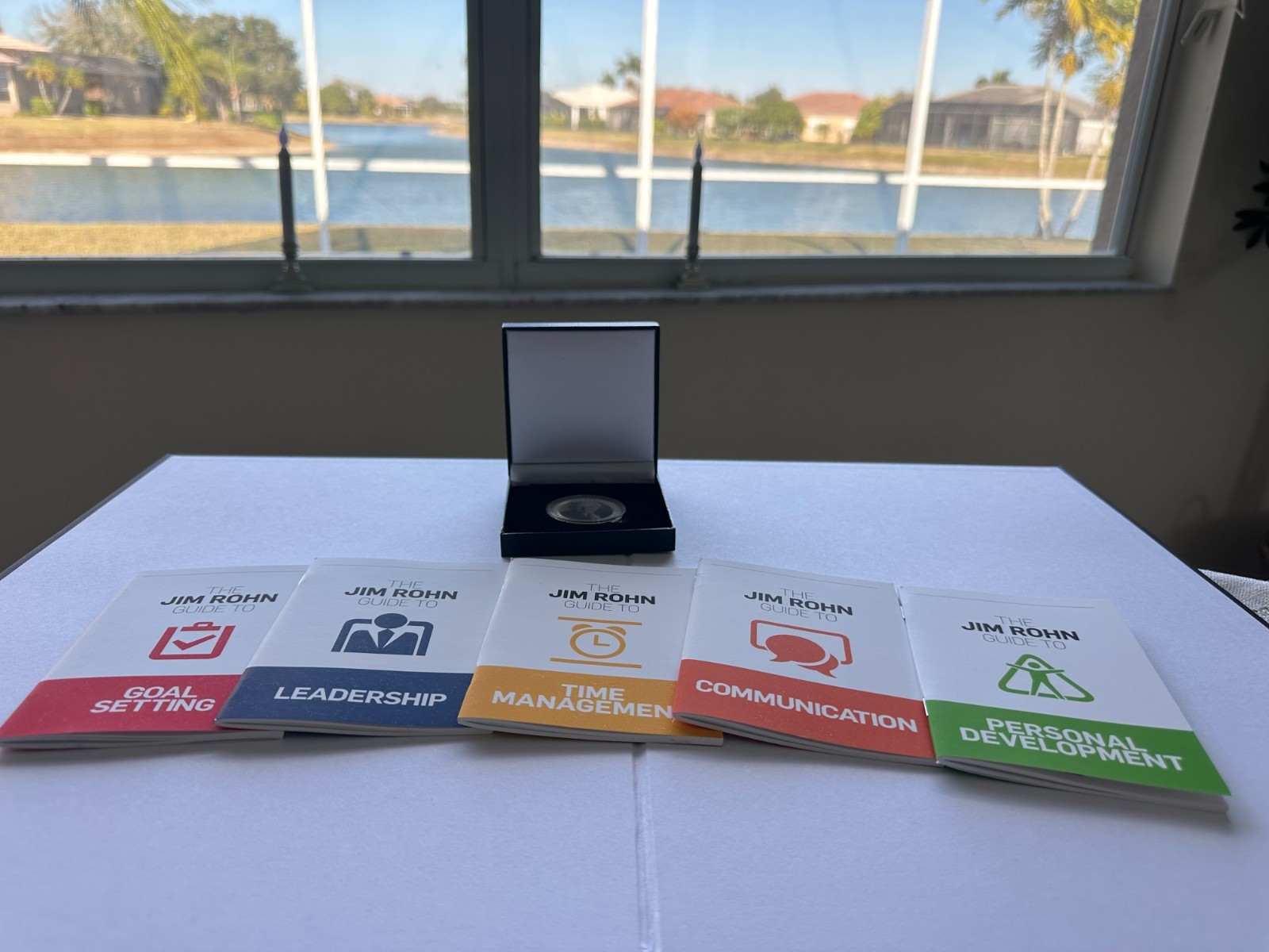 JIM ROHN COMMEMORATIVE SUCCESS COIN & COMPLETE SET OF 5 SUCCESS GUIDES BRAND NEW