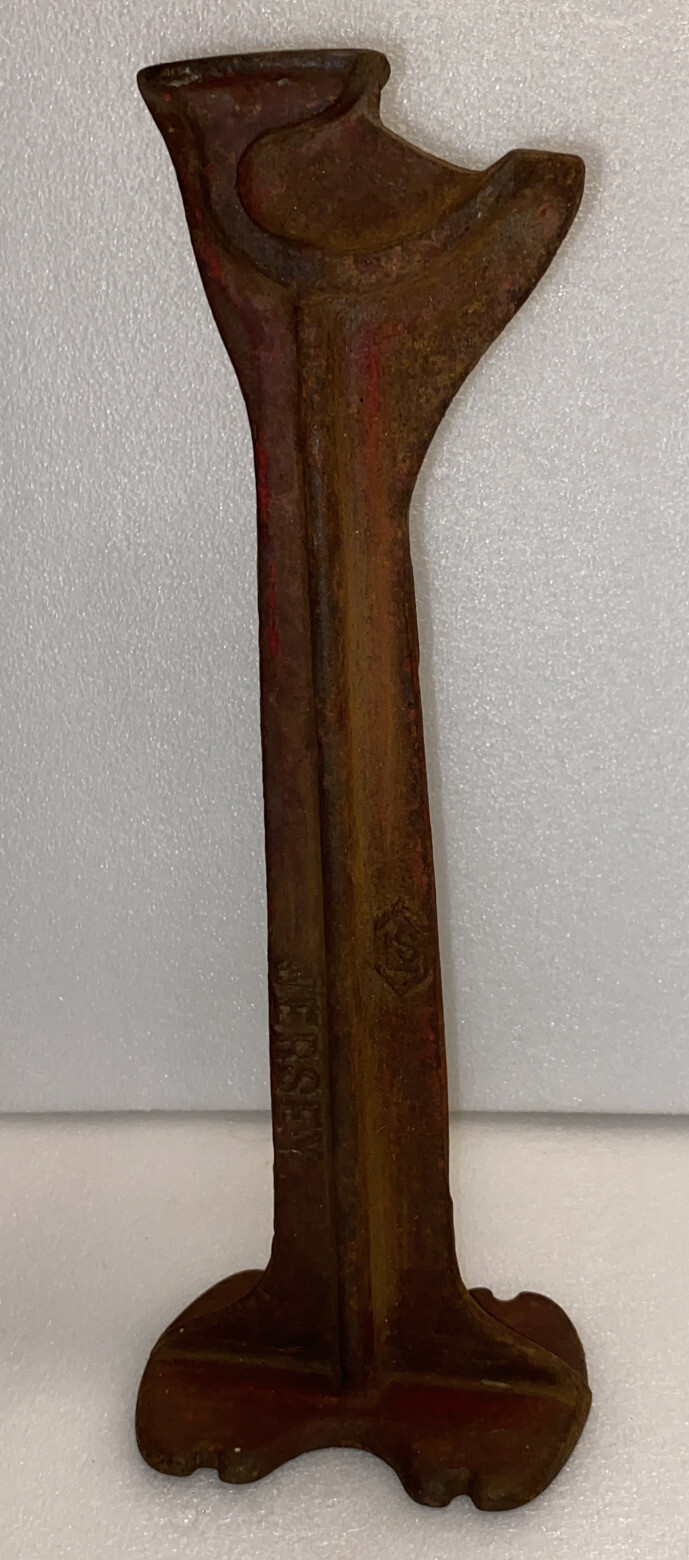 VTG Cast Iron Shoemaker Cobbler Anvil Jersey Store Garden Display Shoe Maker Red