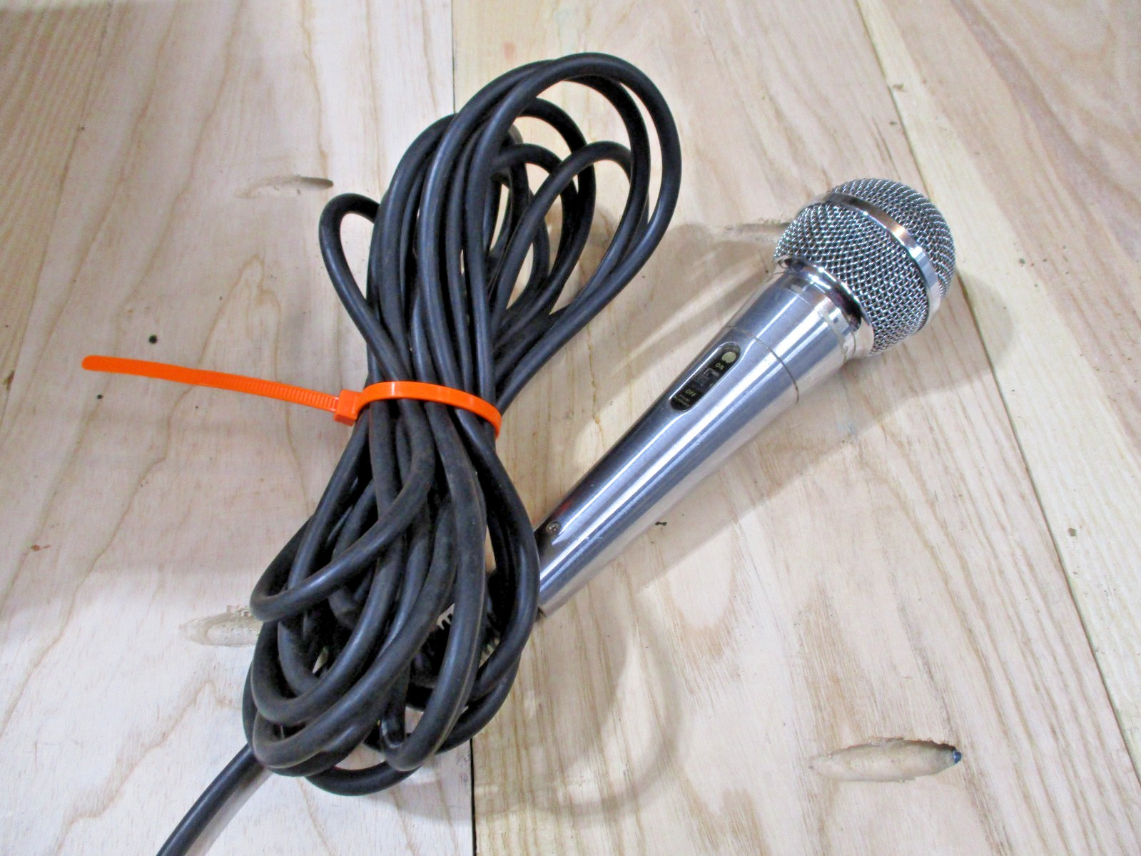 Dynamic Microphone Chrome, 16 Ft Cord with Jack