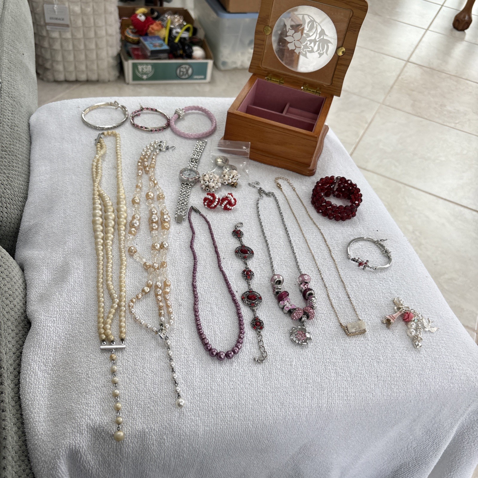 Jewelry Lot 20 With Jewelry Box Necklaces And Bracelets And More.