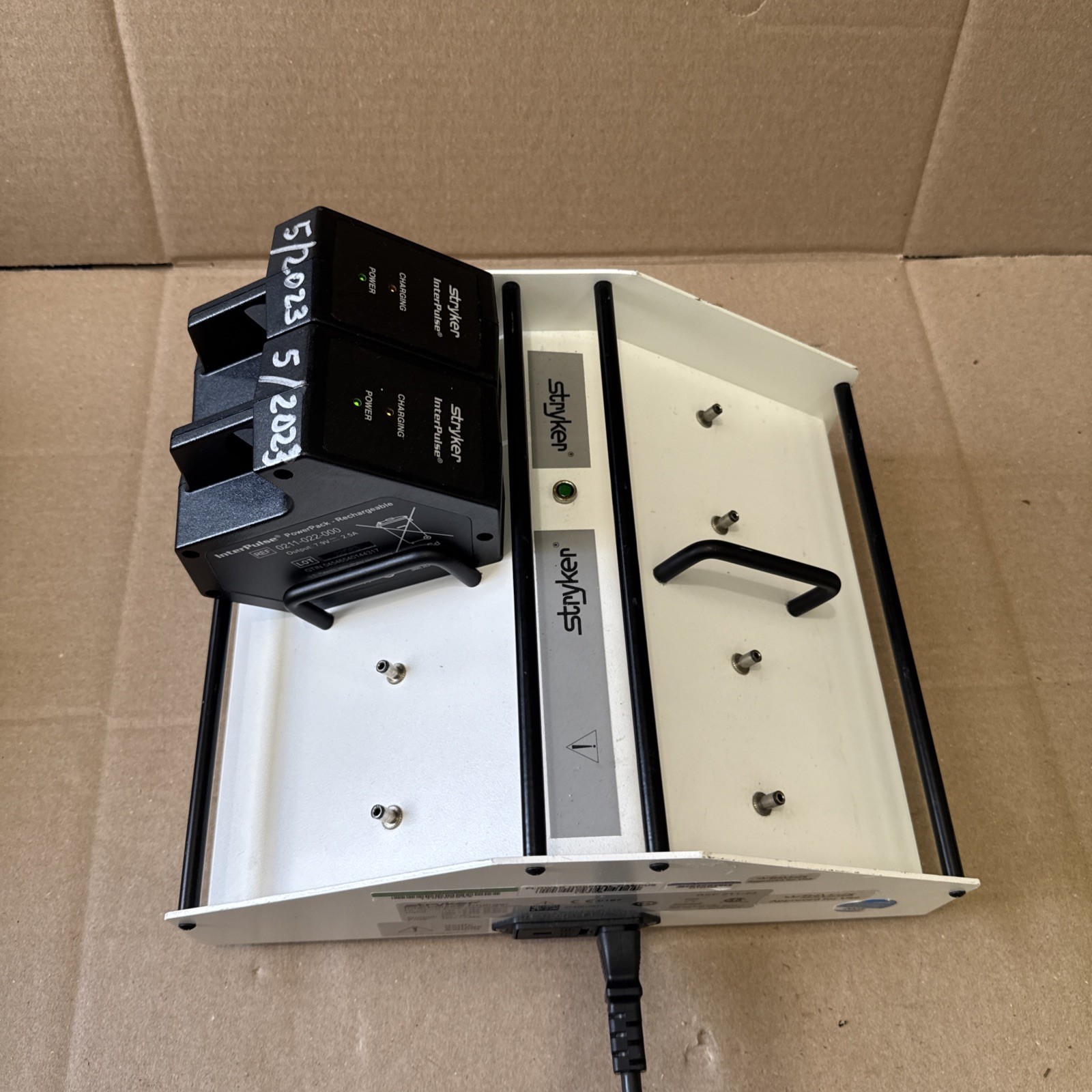 Stryker InterPulse Charger 211-24 With 2 Powerpack