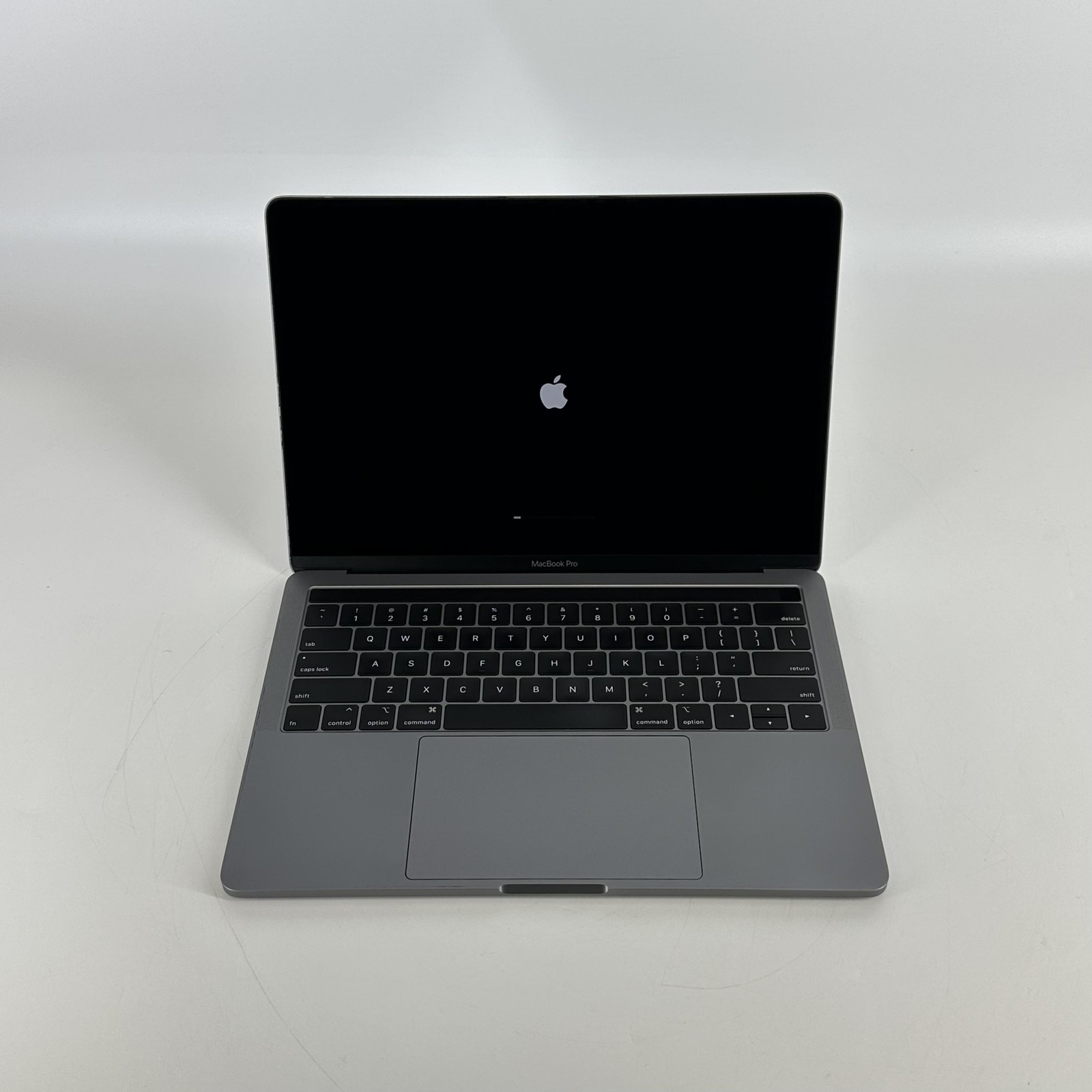 MacBook Pro 13 Space Gray 2018 2.3 GHz Intel Core i5 8th Gen. 16GB 512GB SSD