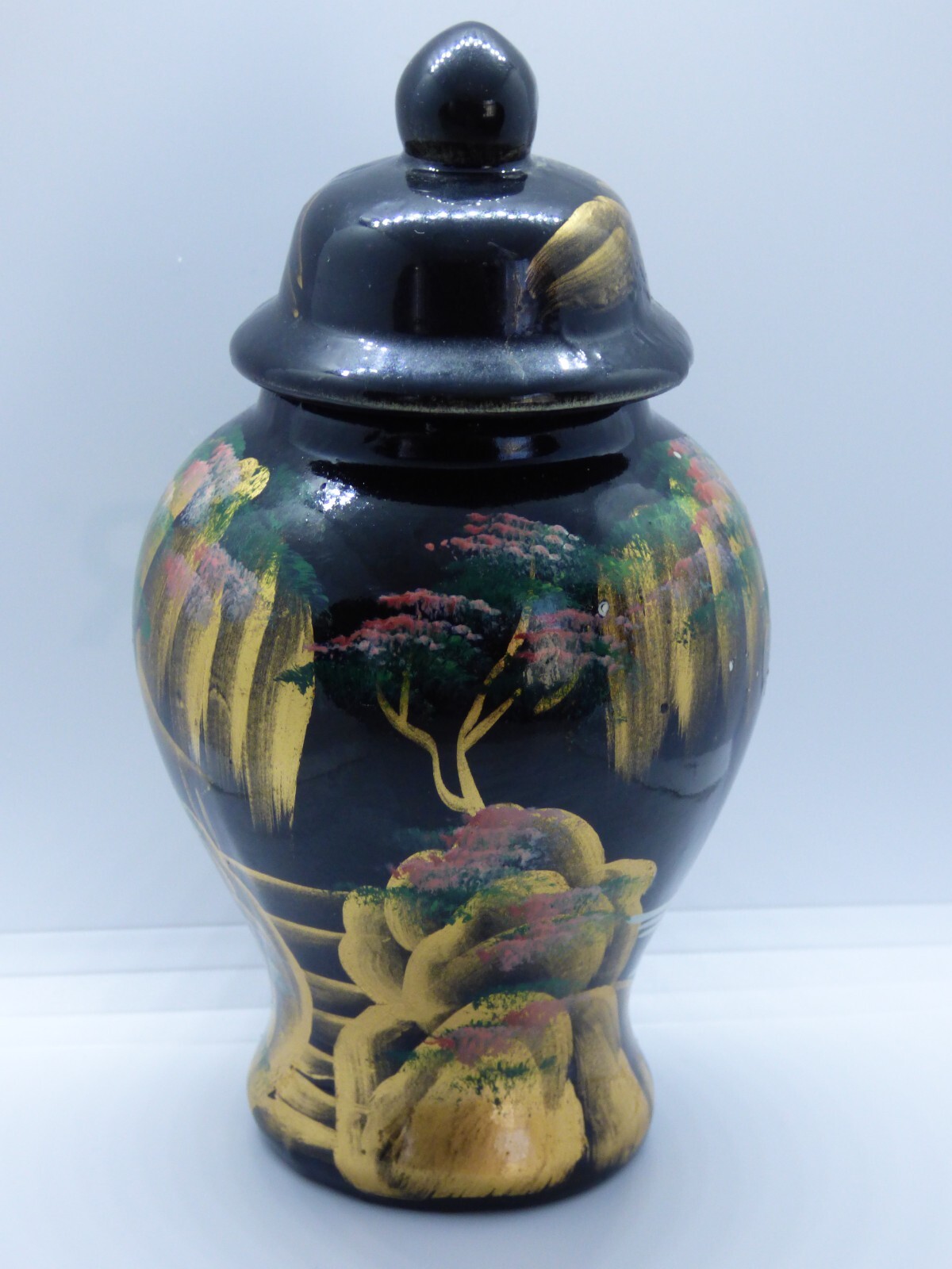 Small ginger-jar Japanese Motif