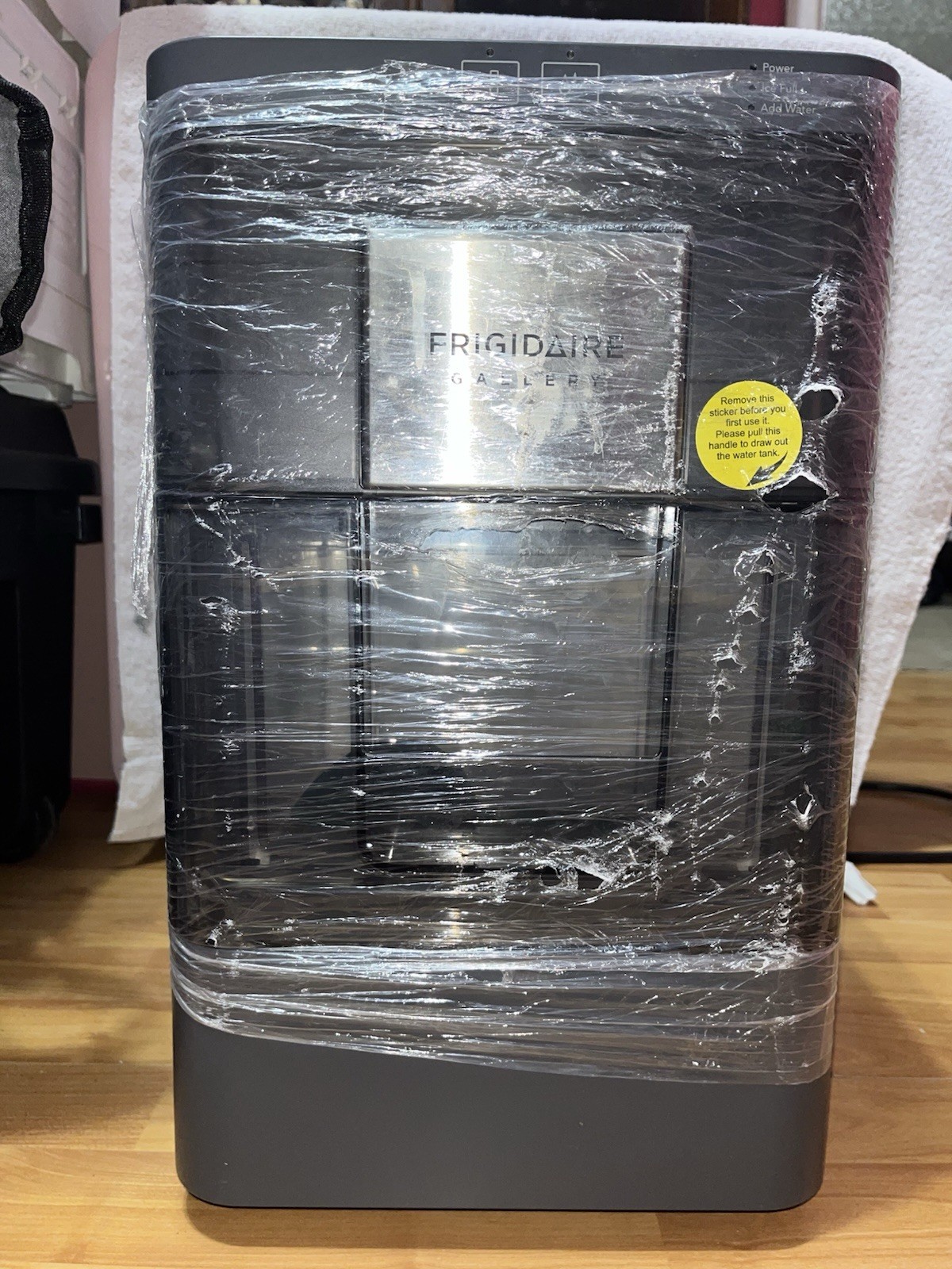 Frigidaire Gallery Countertop Ice Maker Stainless Steel Removable Basket Gray