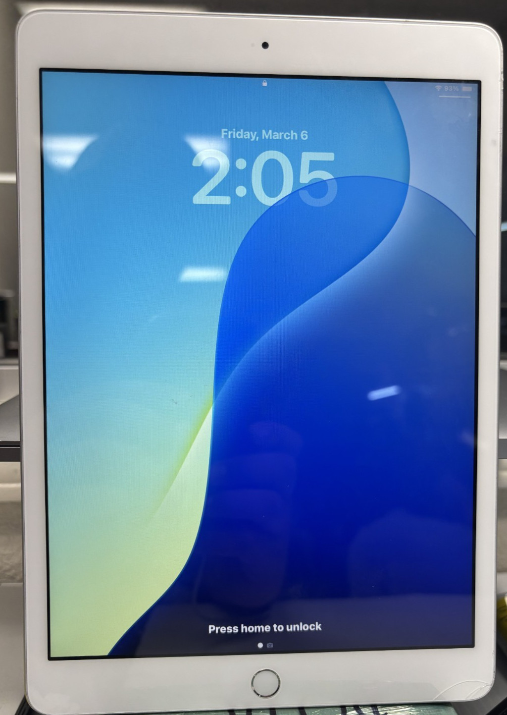 Apple iPad 7th Gen 32GB 10.2" Wi-Fi Only Model A2197 | WHITE/SILVER see descript