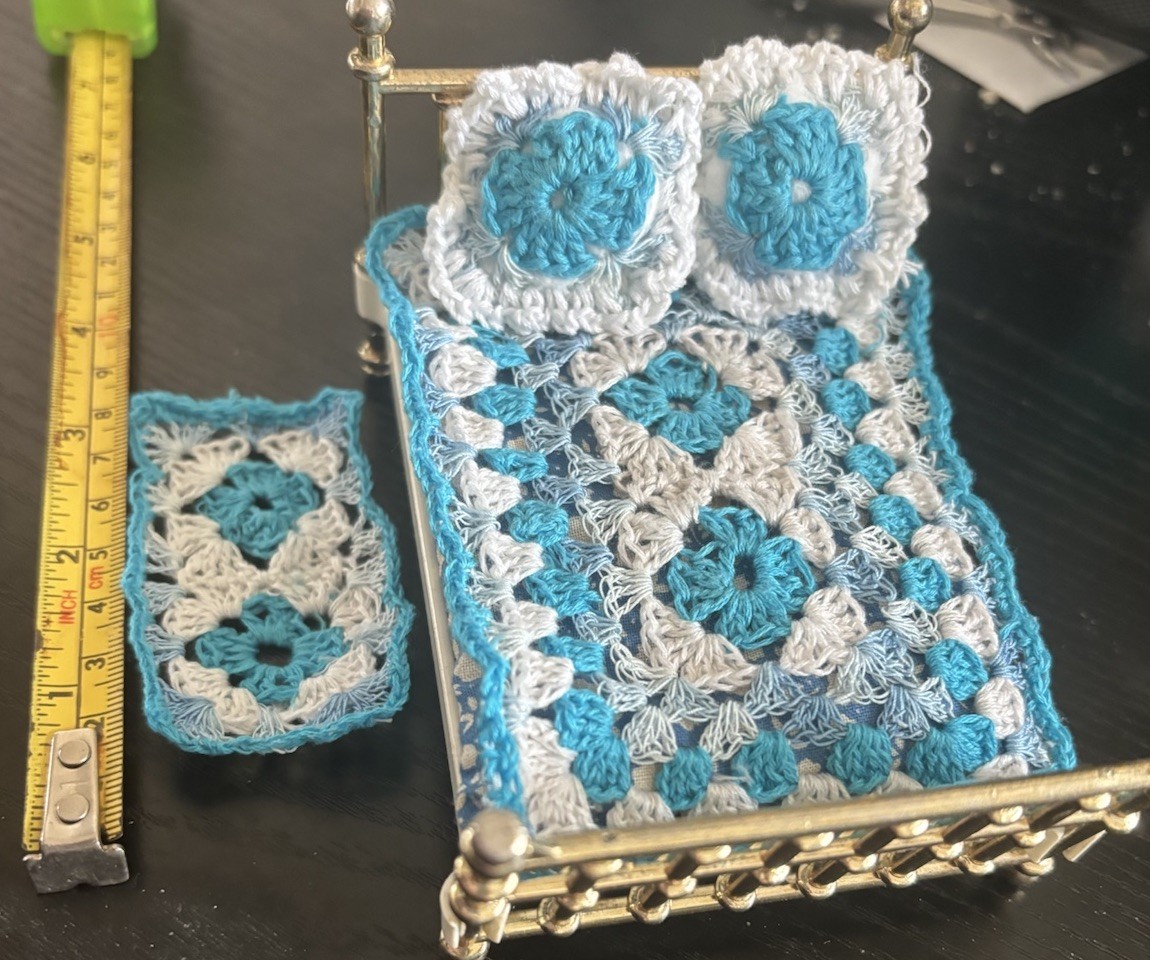 Dollhouse Miniatures Bedspread Blanket Pillows Rug Crocheted Bed Bedding Set