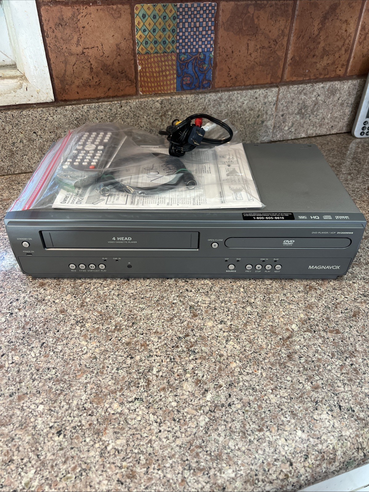 MAGNAVOX DV200MW8 DVD/VHS Combo Player W/ Remote - TESTED! Instruction All Cords