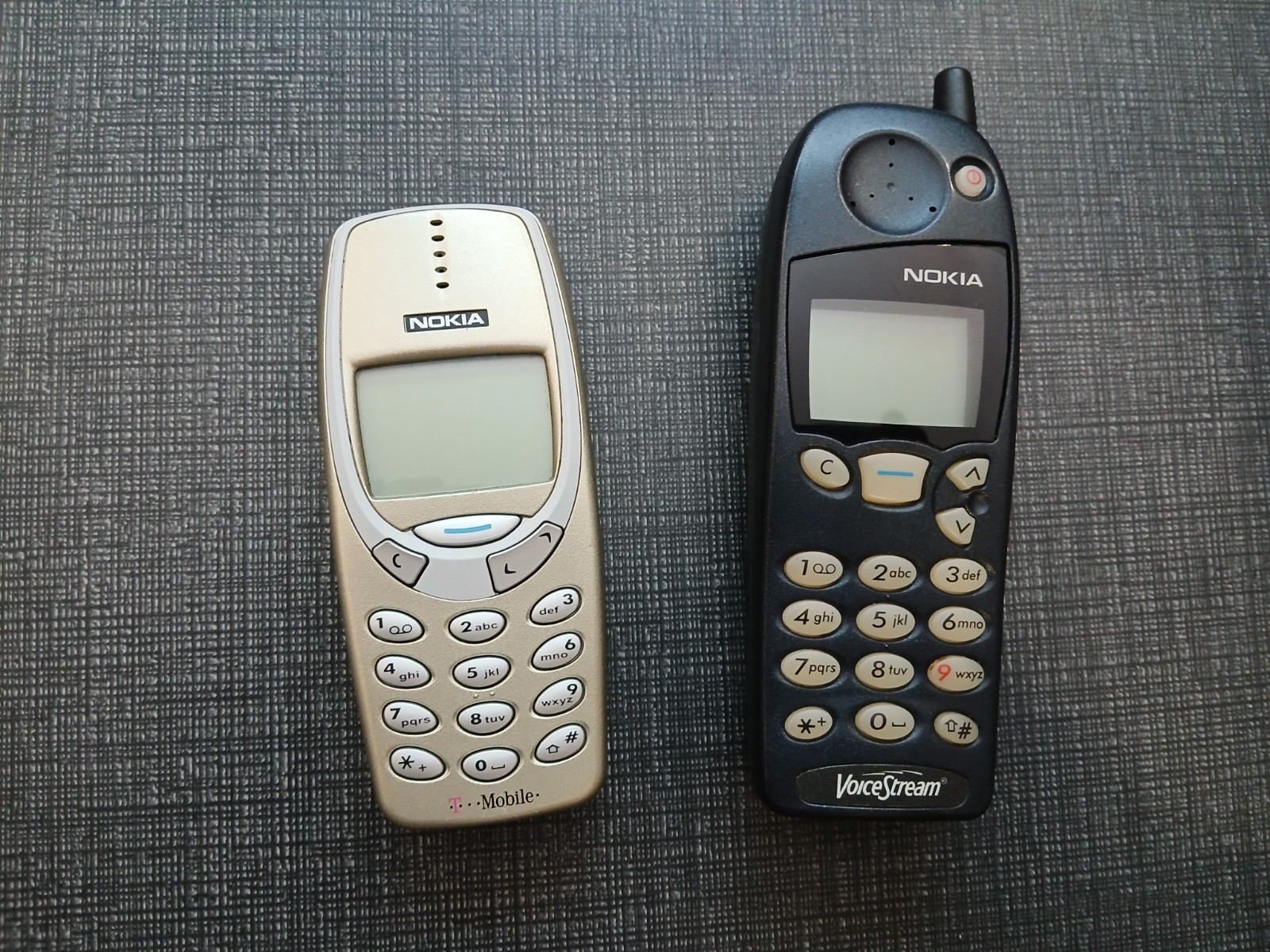 VTG Pair of Nokia Collectible Cell Phones- 5190/3390b (both untested/sold as-is)