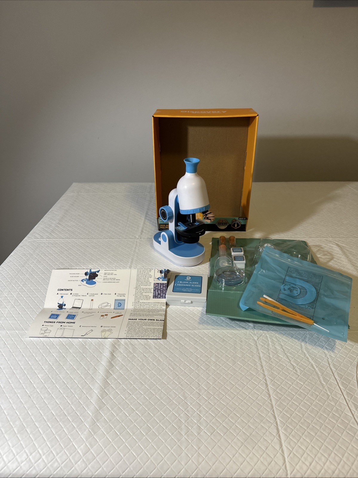 Discovery #MINDBLOWN 1200X, 600X, 300X Microscope Lab Set STEM Children