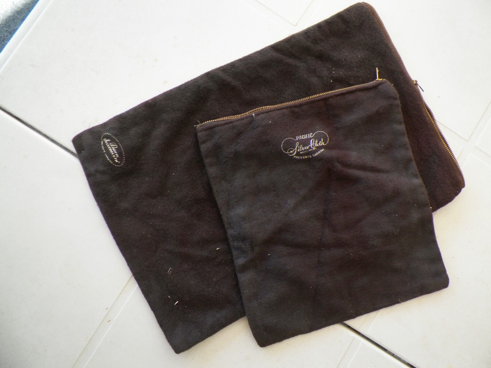 PAIR of PACIFIC ANTI TARNISH ZIPPERED POUCHES FOR SILVER 9X10" & 10X15"