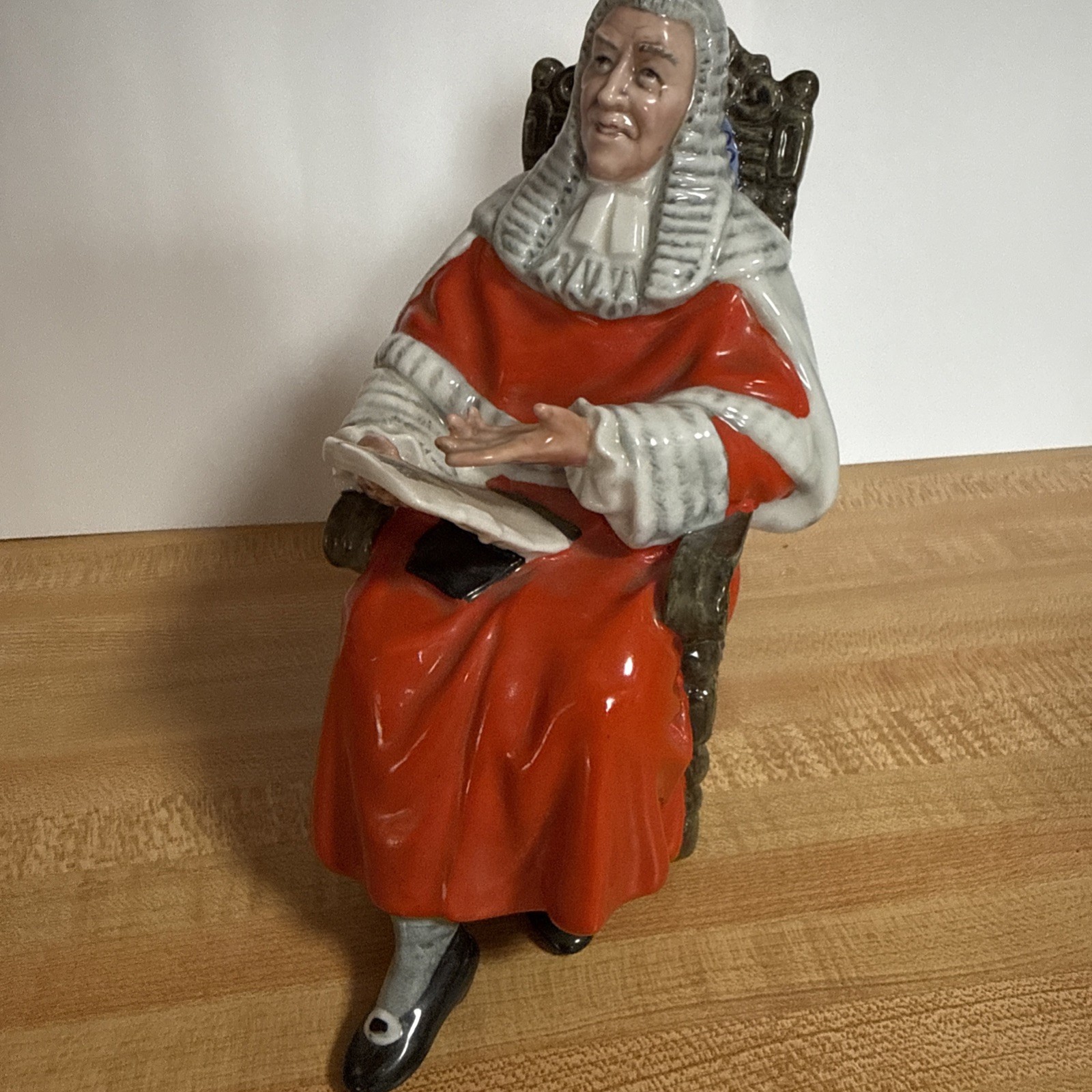 Vintage Royal Doulton THE JUDGE HN2443 RED ROBED Figurine 6.5" Retired 1976 MINT