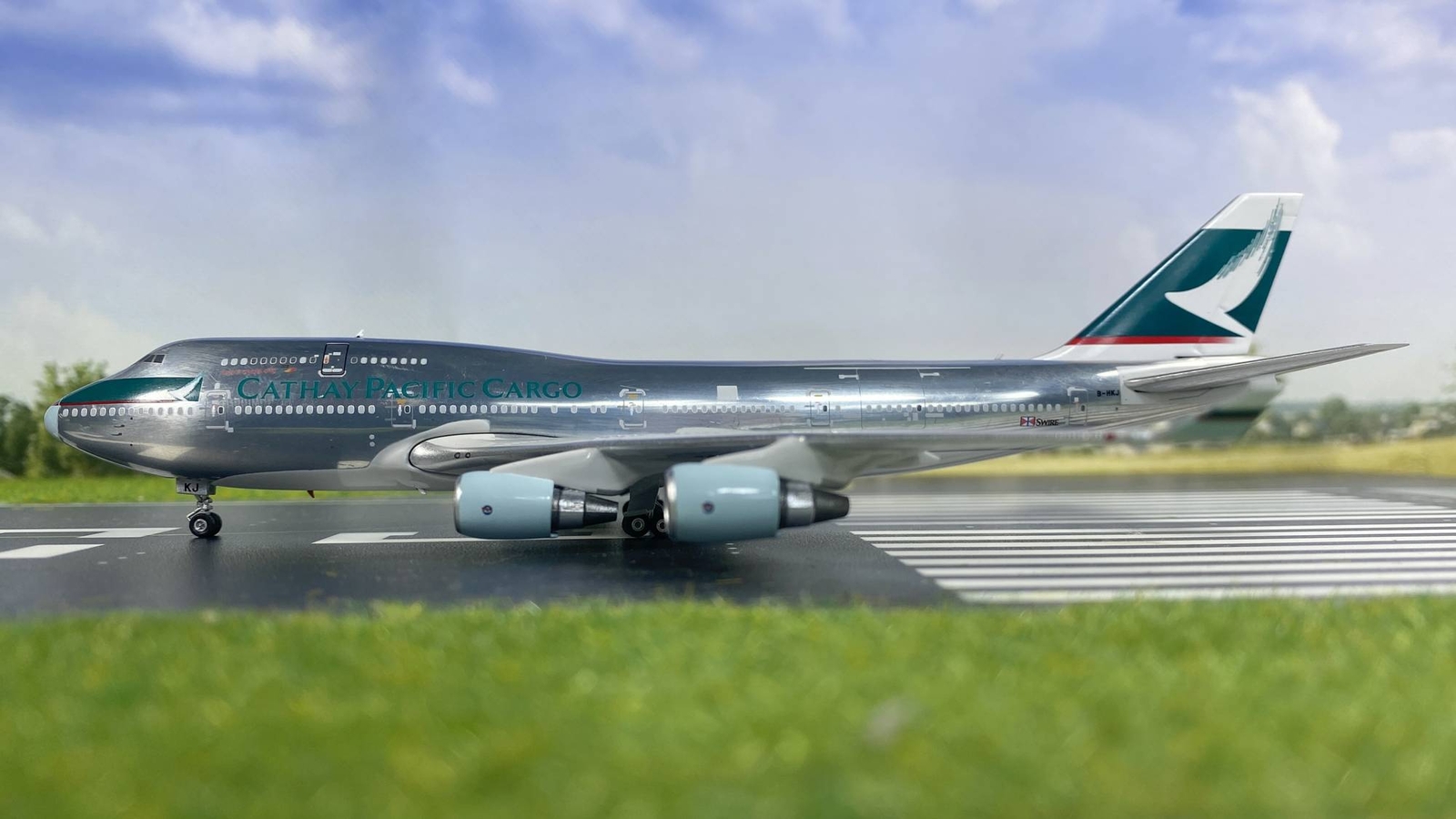 Phoenix 04543 Cathay Pacific Cargo Boeing 747-400F B-HKJ Diecast 1/400 Jet Model