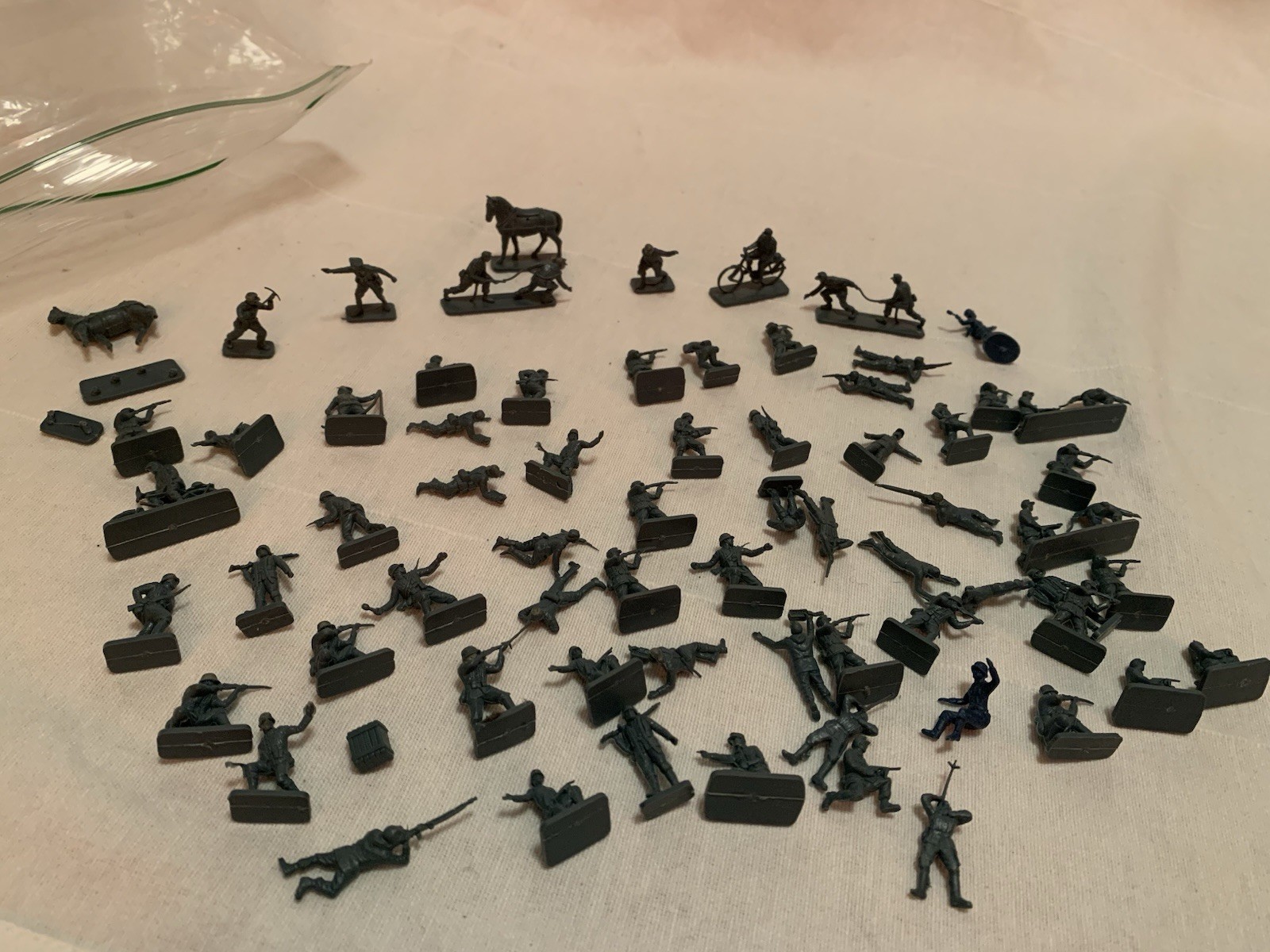 Lot of German Army Men 1 Inch Figures Plastic Toy Soldiers