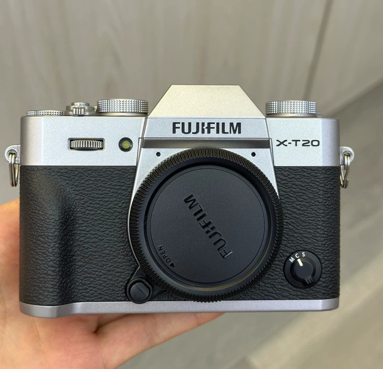 Fujifilm X-T20 24.3MP 4K Video w/ EVF Mirrorless Digital Camera Body Only Silver