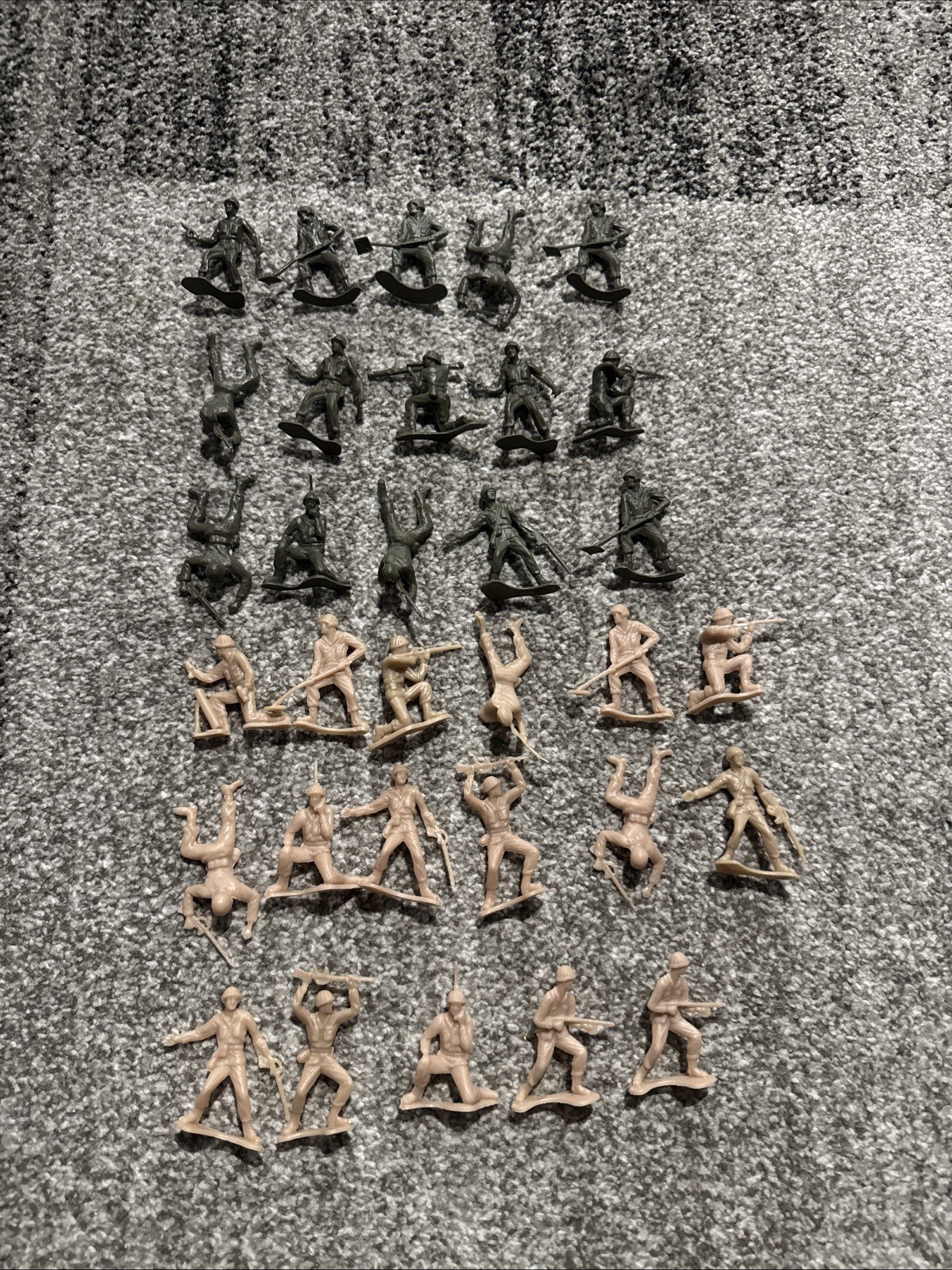 32 PCS, ARMY MEN TOY SOLDIERS, MILITARY FORCE, PLASTIC FIGURINES, ACTION FIGURE