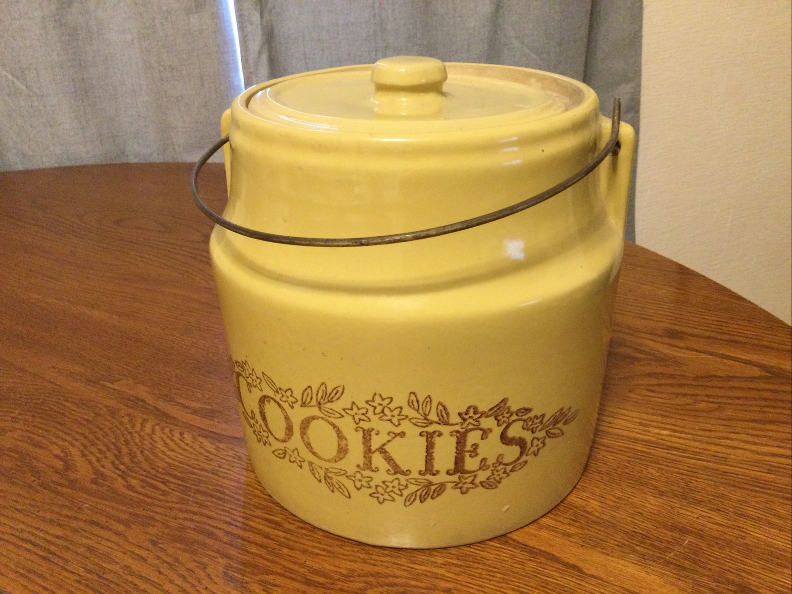 VTG Stoneware Ovenproof Cookie Crock Wire Bale Handle Lid Mustard Yellow Brown
