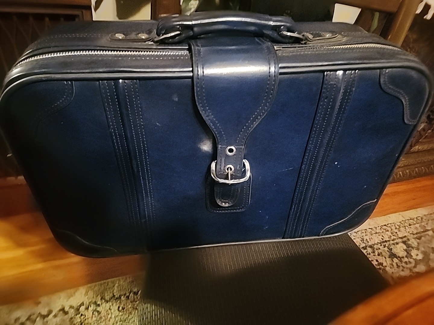 Vtg 1980s Leather Suitcase Made in Taiwan R.O.C. ROC 23'' Blue Travel Luggage