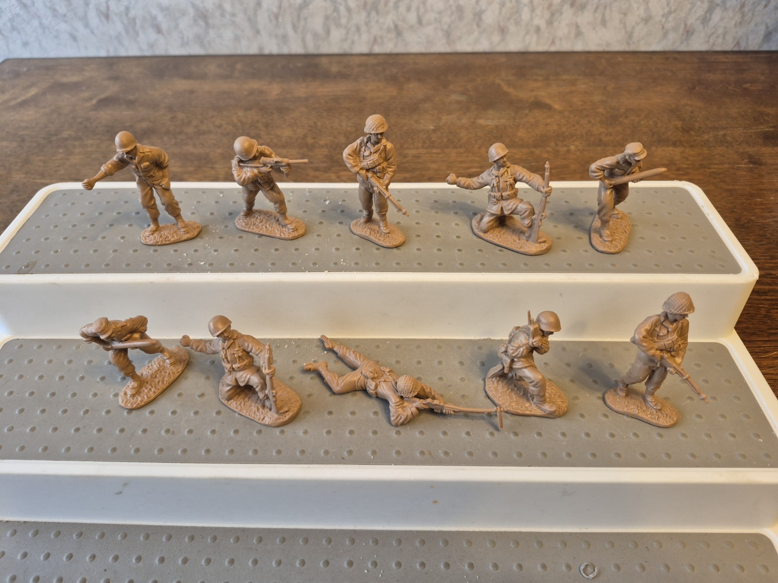 Classic Toy Soldiers WWII U.S. GI's set #2, 10 in 7 pose 54mm Discontinued Khaki