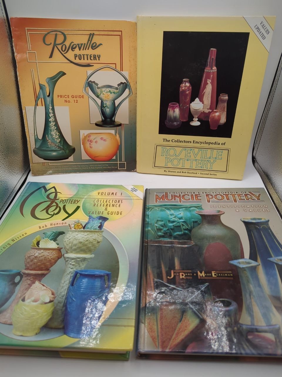 Lot 4 Glass Pottery Guides Roseville MCcoy Muncie Price Vol. 12  Vases EB31